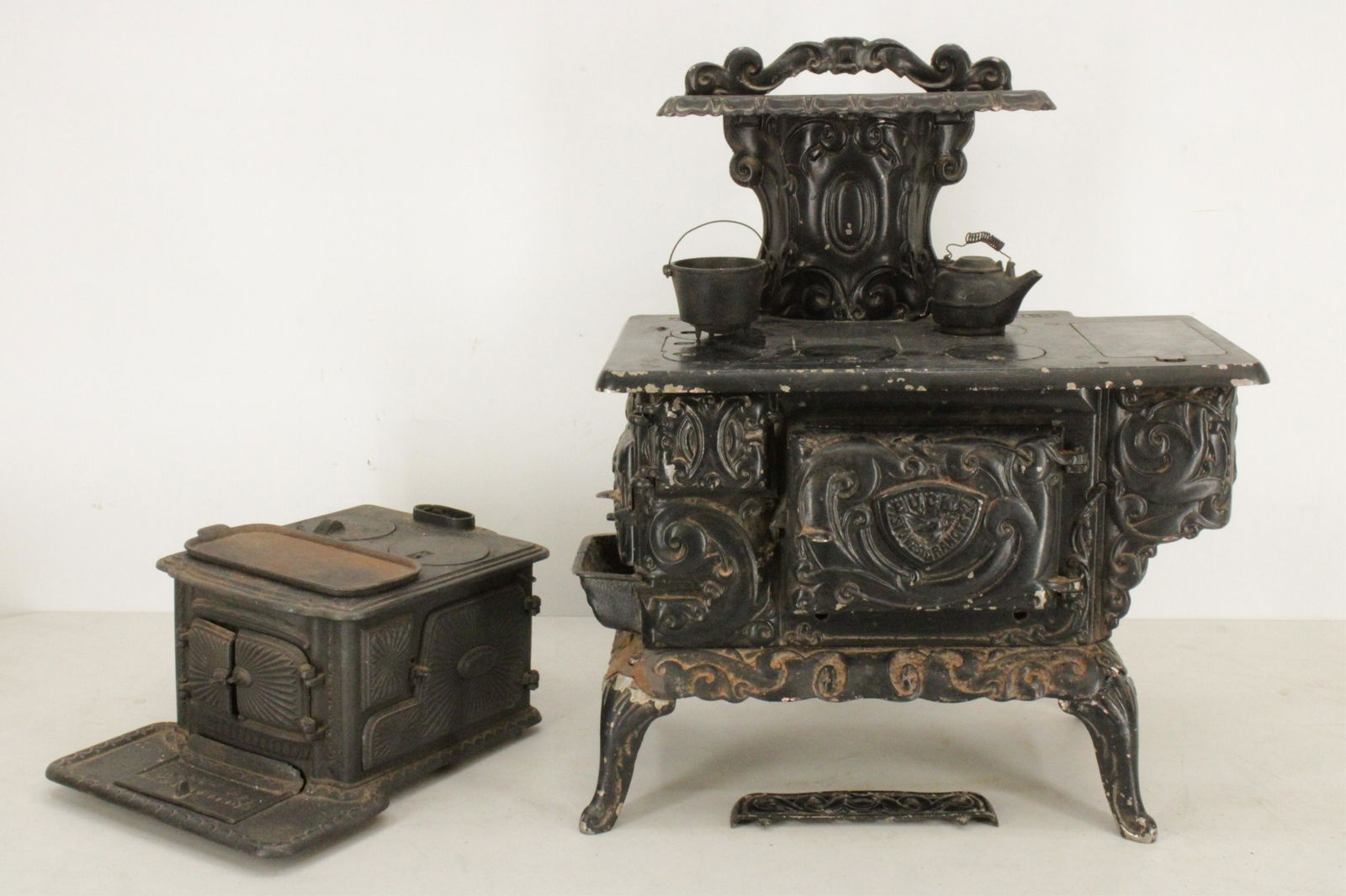 Buck's Junior #2 Child's/Sample Iron Stove & Little Eva (1 of 7)