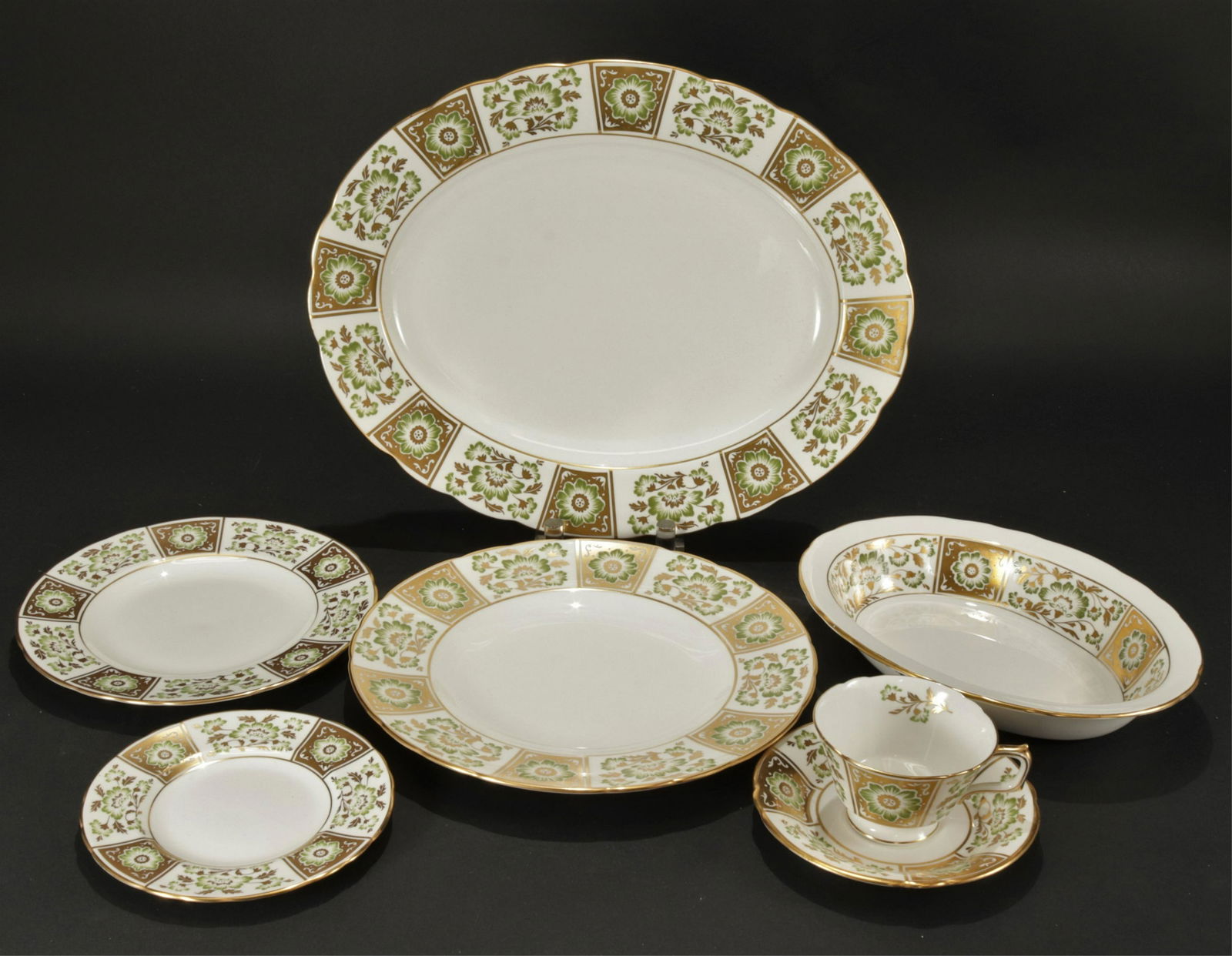 Royal Crown Derby Porcelain Dinner Service (1 of 6)