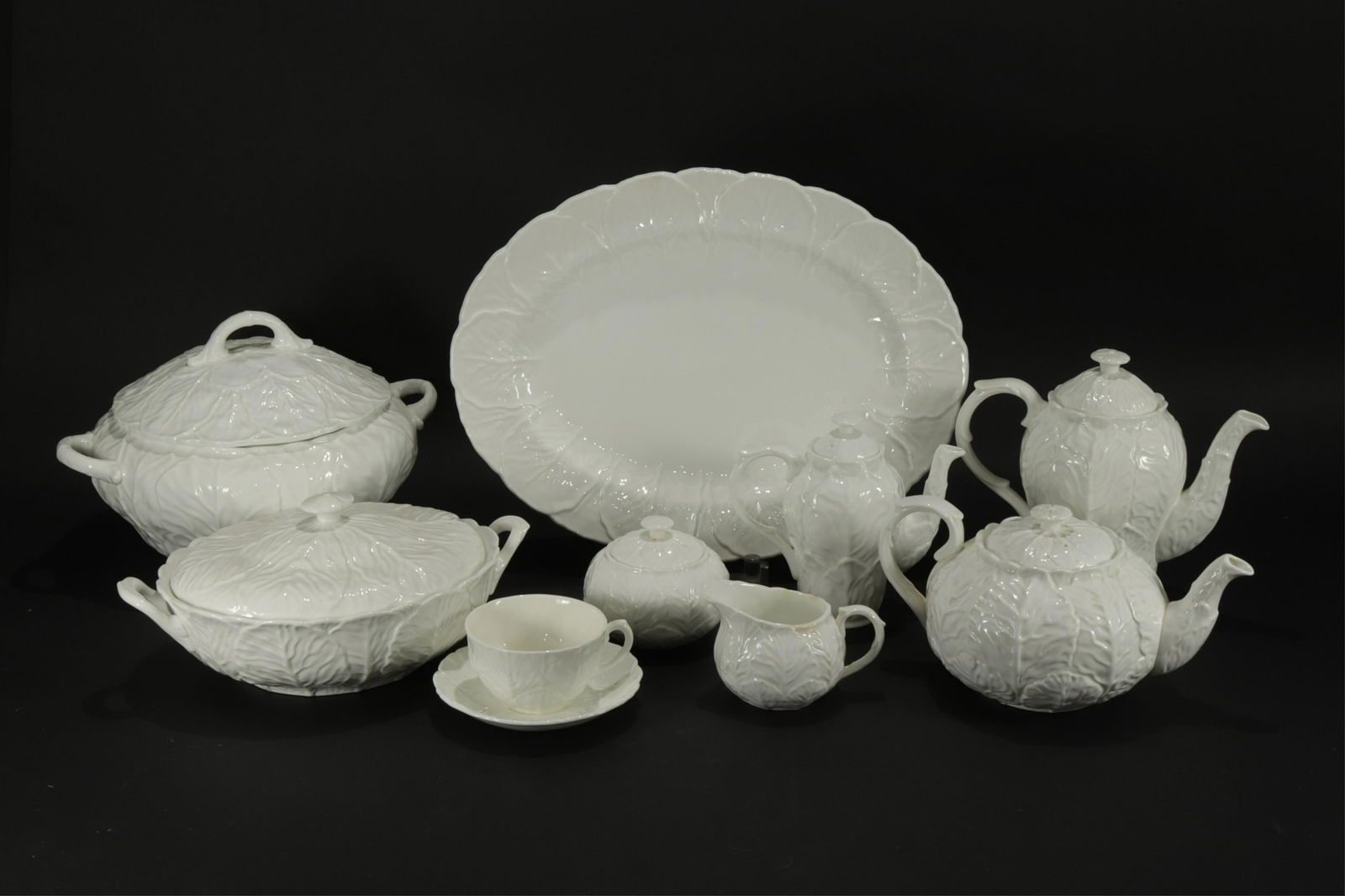 Coalport/Wedgwood Country Ware Dinner Service: Coalport and Wedgwood "Countryware" Bone China Dinner Service for 12 along with presentation pieces. Set includes Wedgwood: 8 Breakers, Coalport: 19 tea/coffee cups and saucers,12 cereal/fruit bowls,