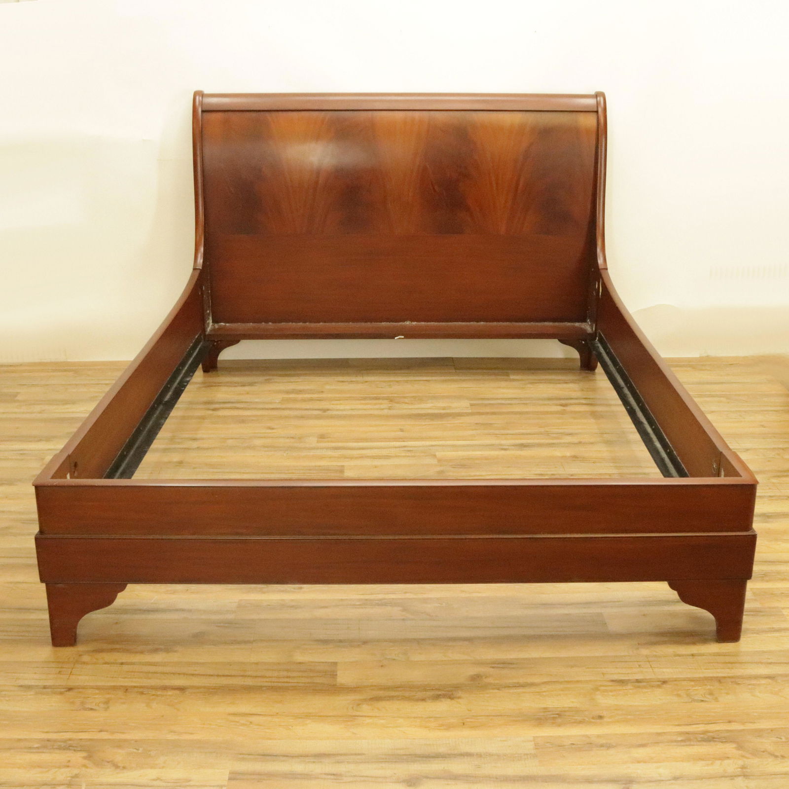 Queen Size Sleigh Bed 20C (1 of 6)