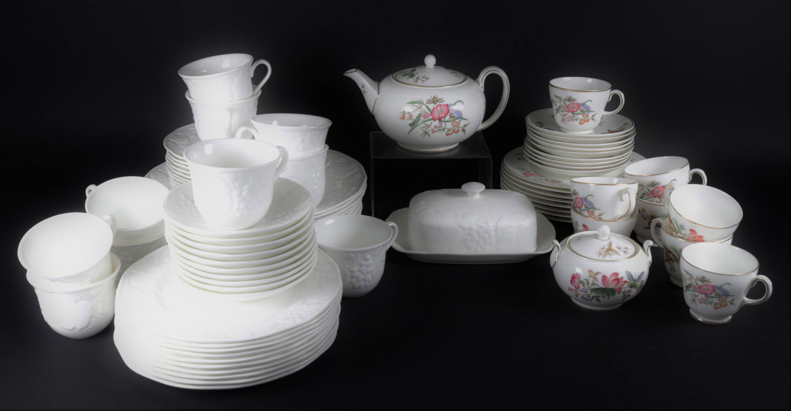 Wedgwood Strawberry & Vine and Sandon Porcelains (1 of 4)