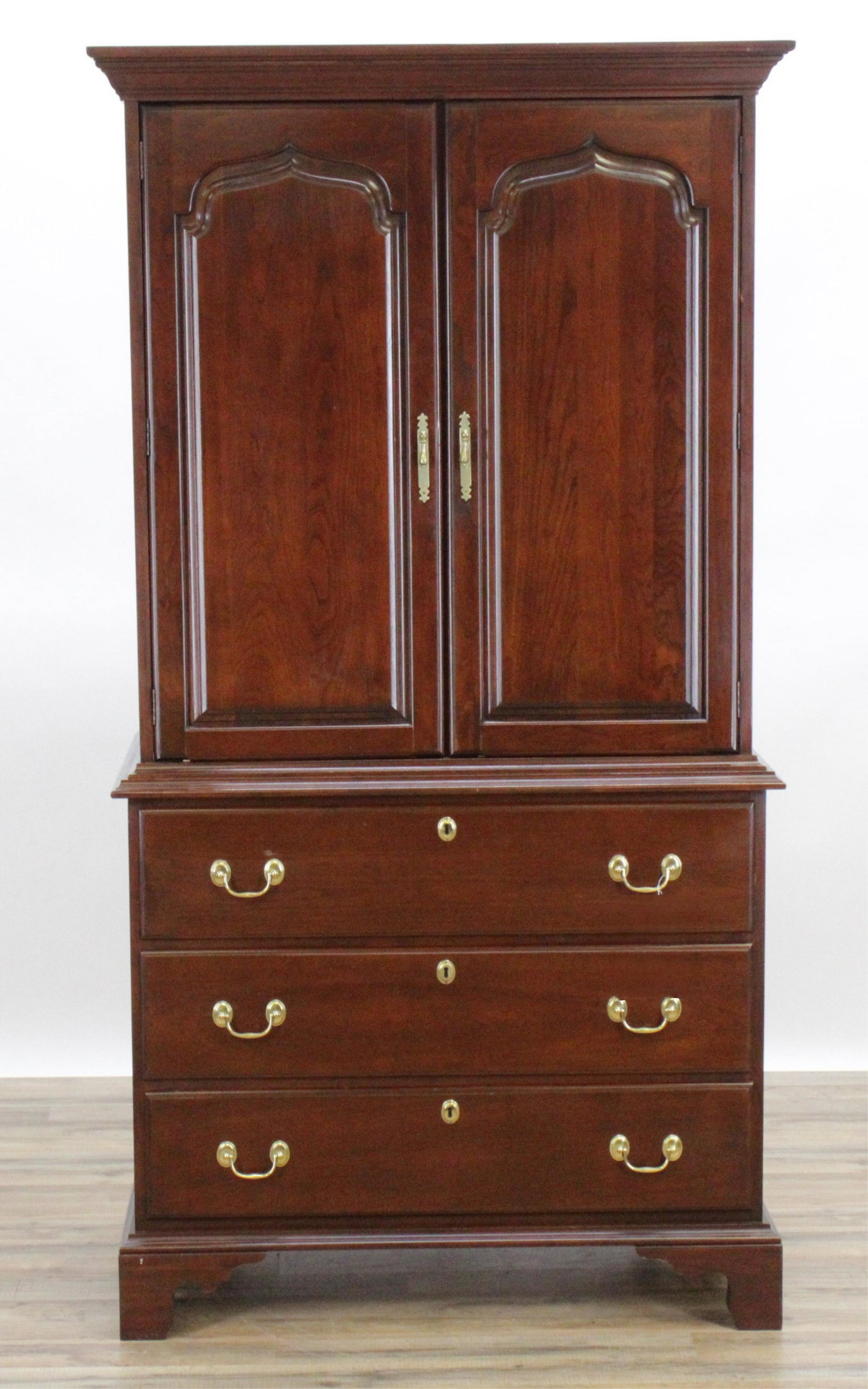 George III Style Mahogany Linen Press: George III Style Mahogany Linen PressDimensions: 72" H x 38 1/2" W x 23" D Shipping is the buyer's responsibility! We recommend obtaining a quote from a third party shipper prior to bidding