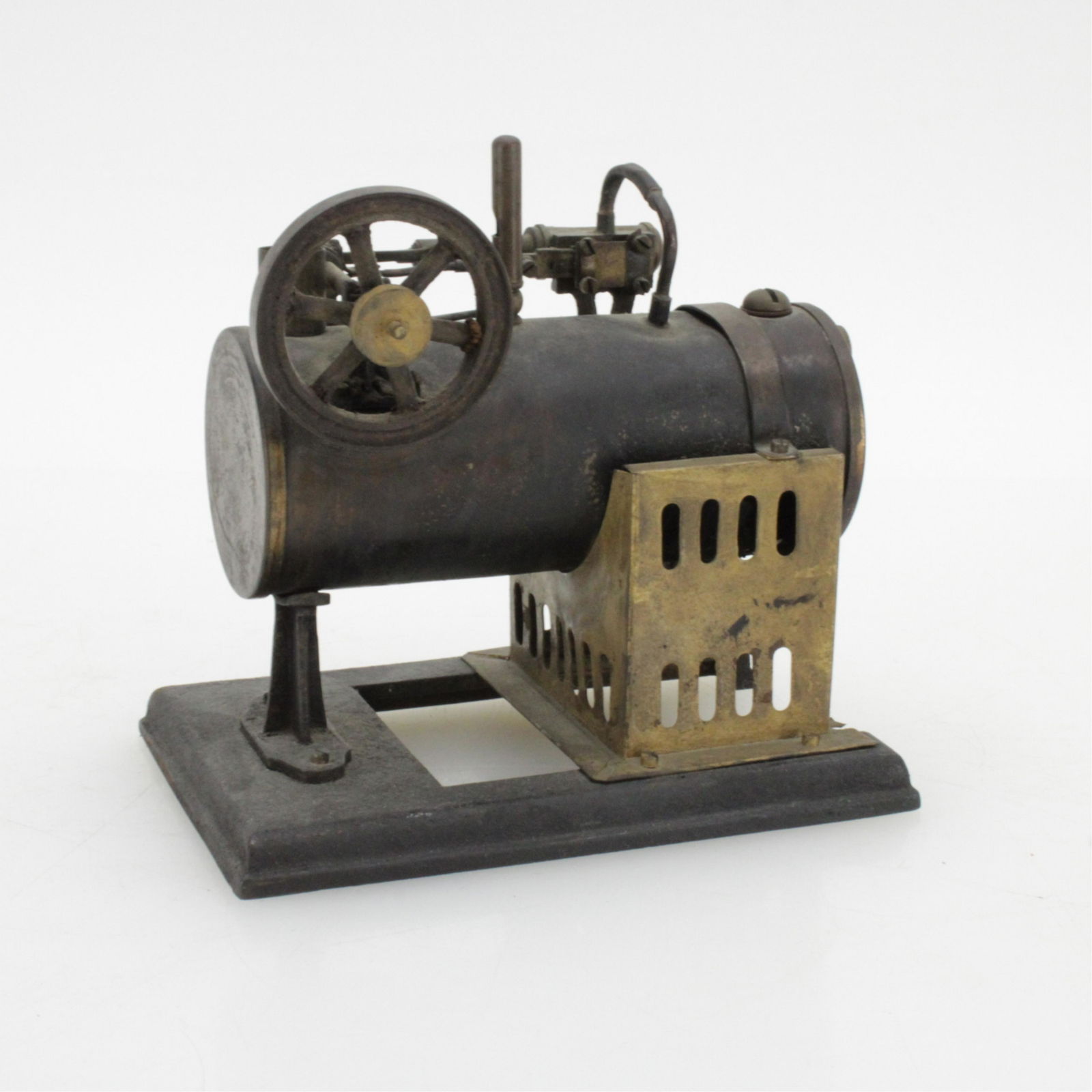 Vintage Model Stationary Steam Engine (1 of 5)