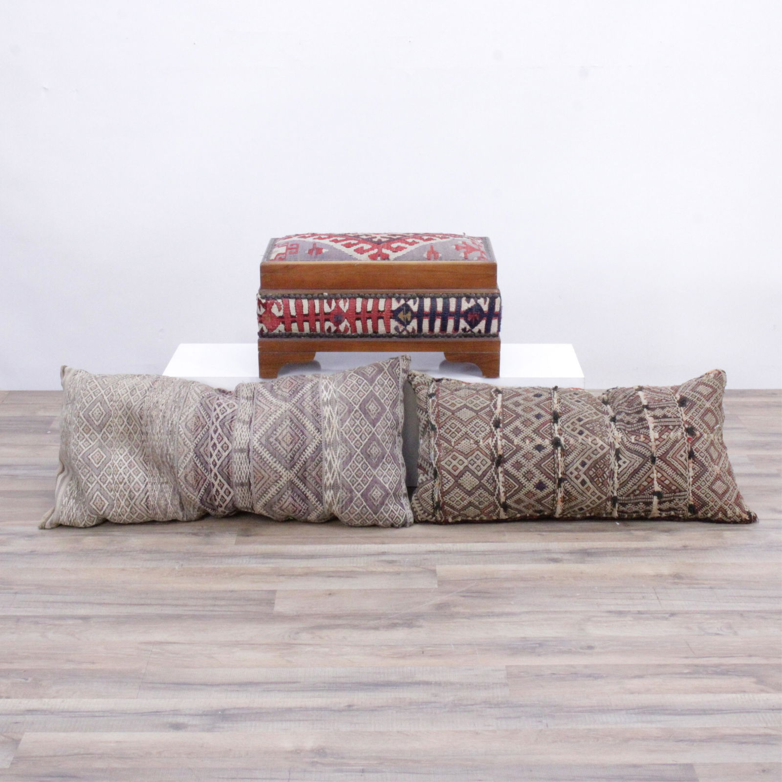 Victorian Lift Top Stool & 2 Pillows (1 of 9)