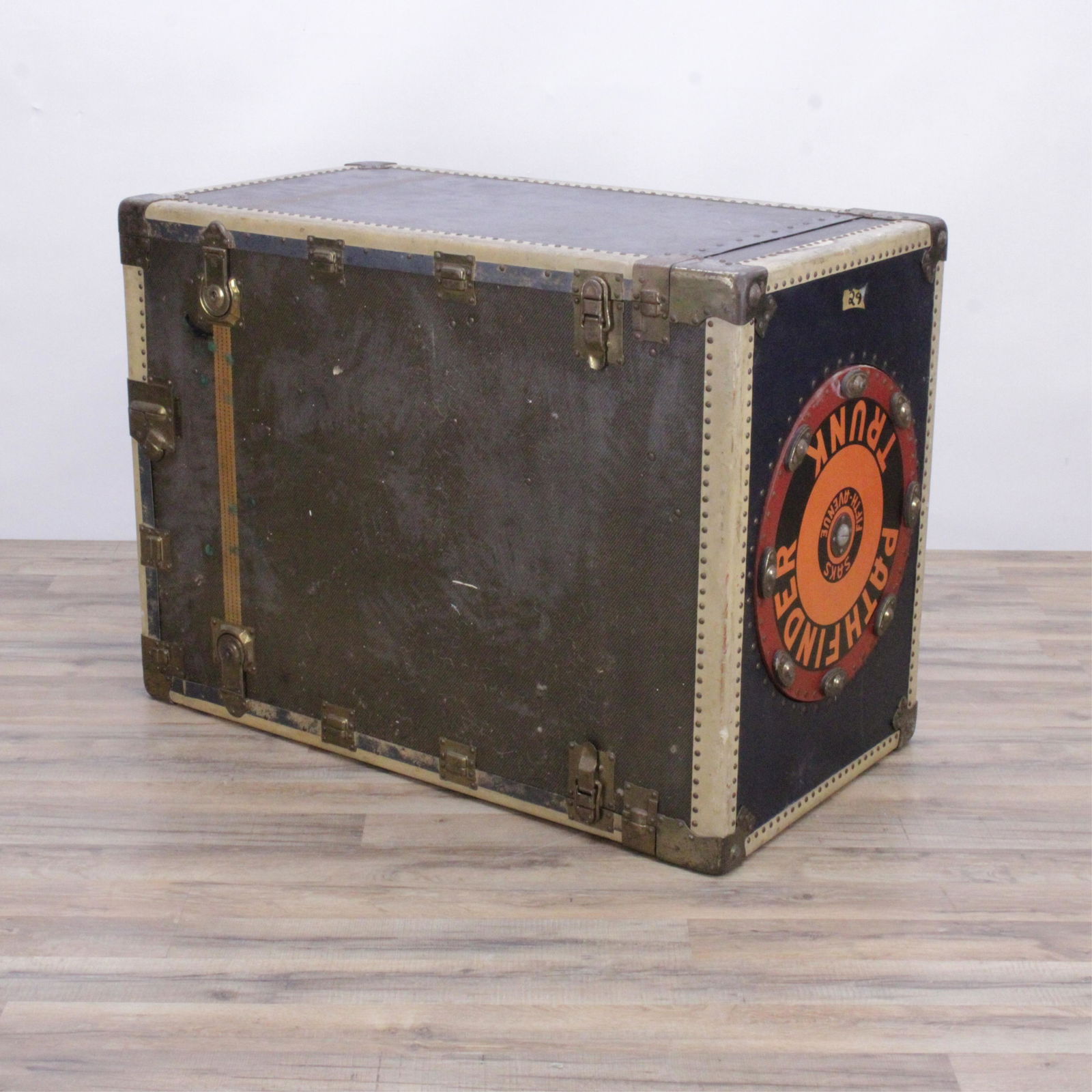 Hartmann Turn Table Steamer Trunk Wardrobe (1 of 12)