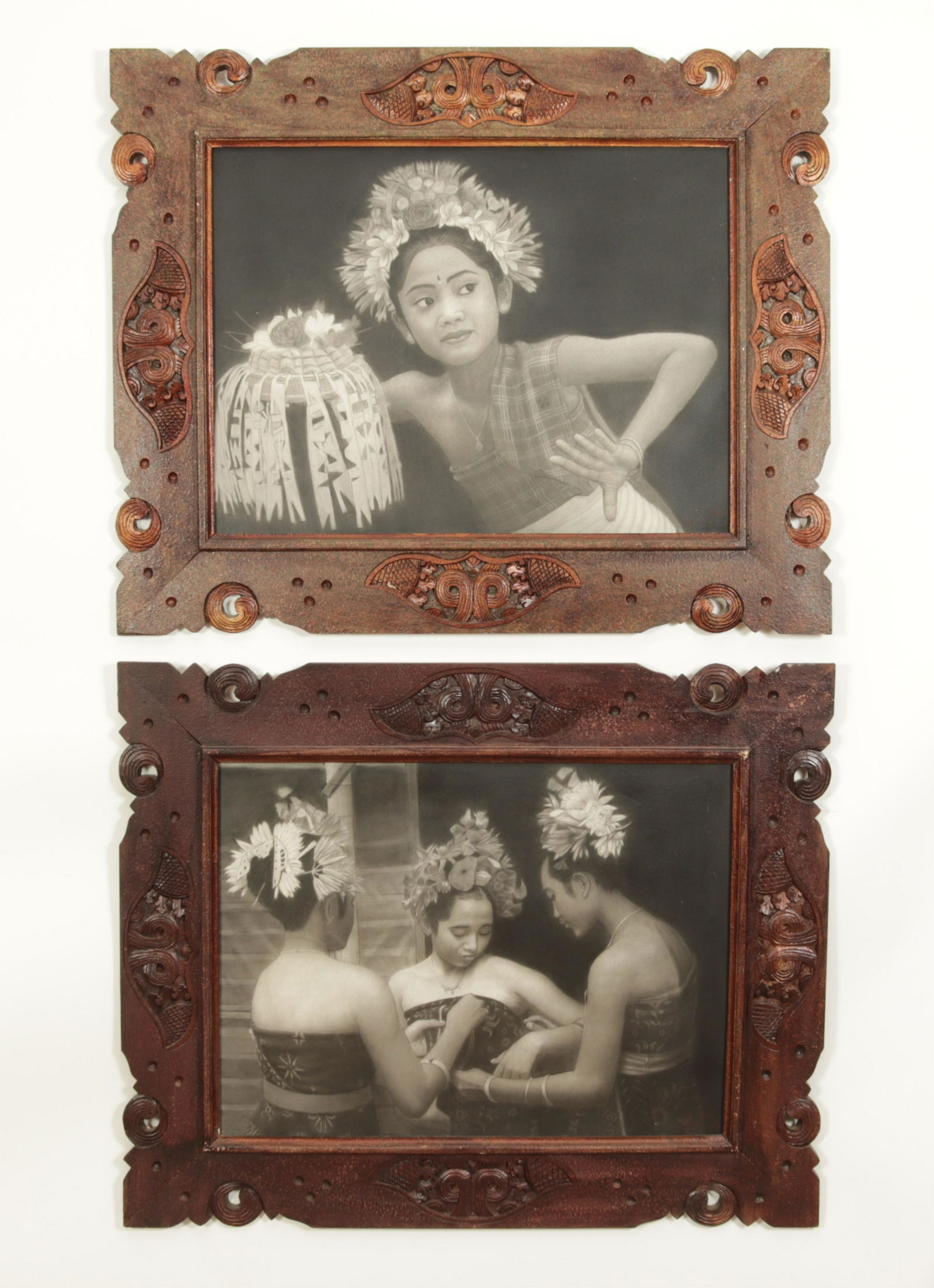 Two Balinese Women's Ceremonial Dress O/C C2003 (1 of 7)