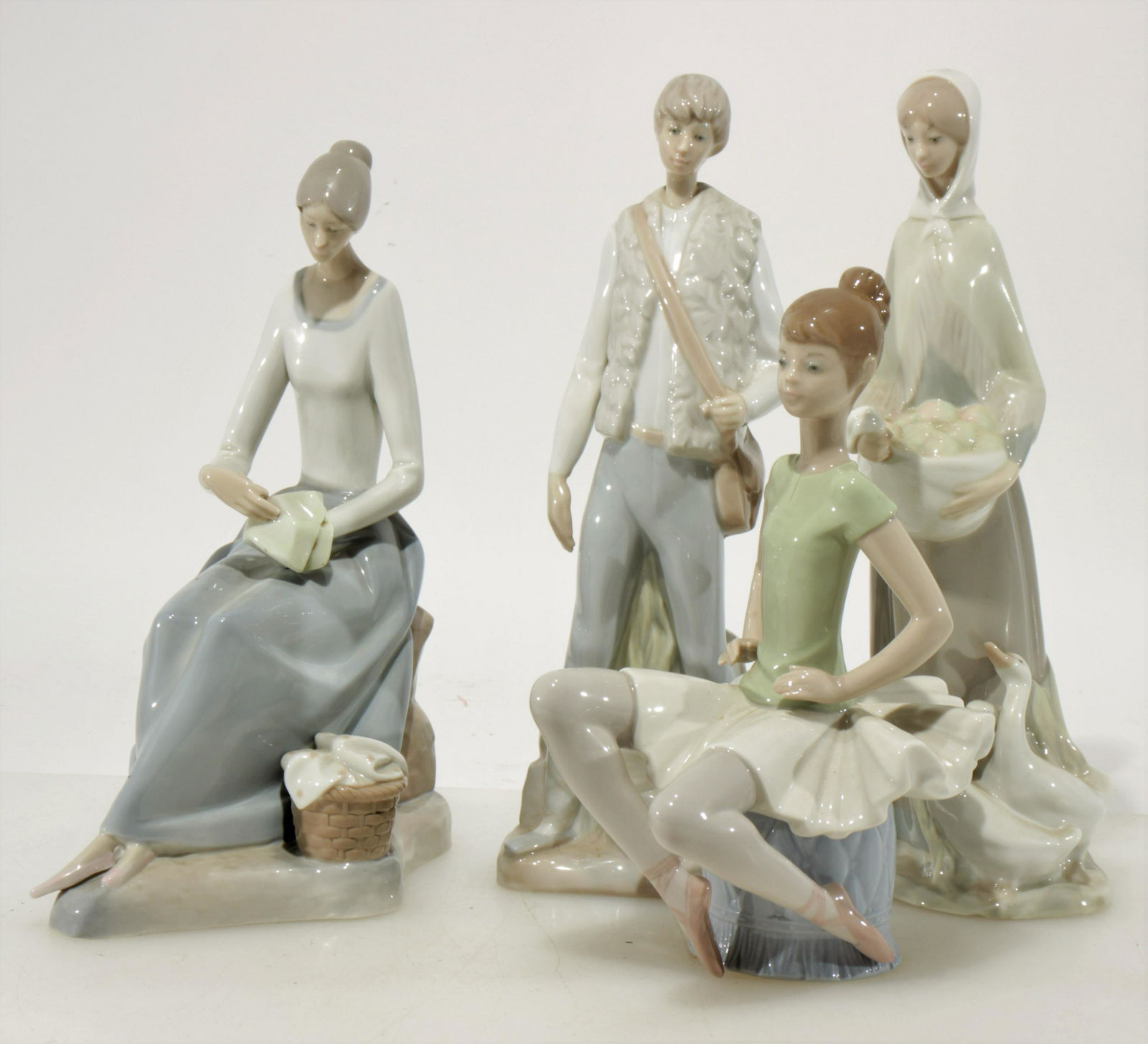4 Lladro Porcelain Figures (1 of 8)