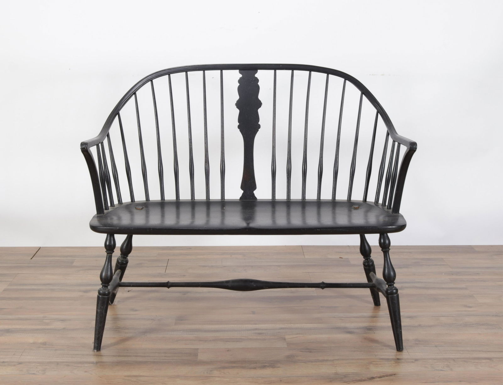 American Colonial Style Windsor Settee, Horne (1 of 7)