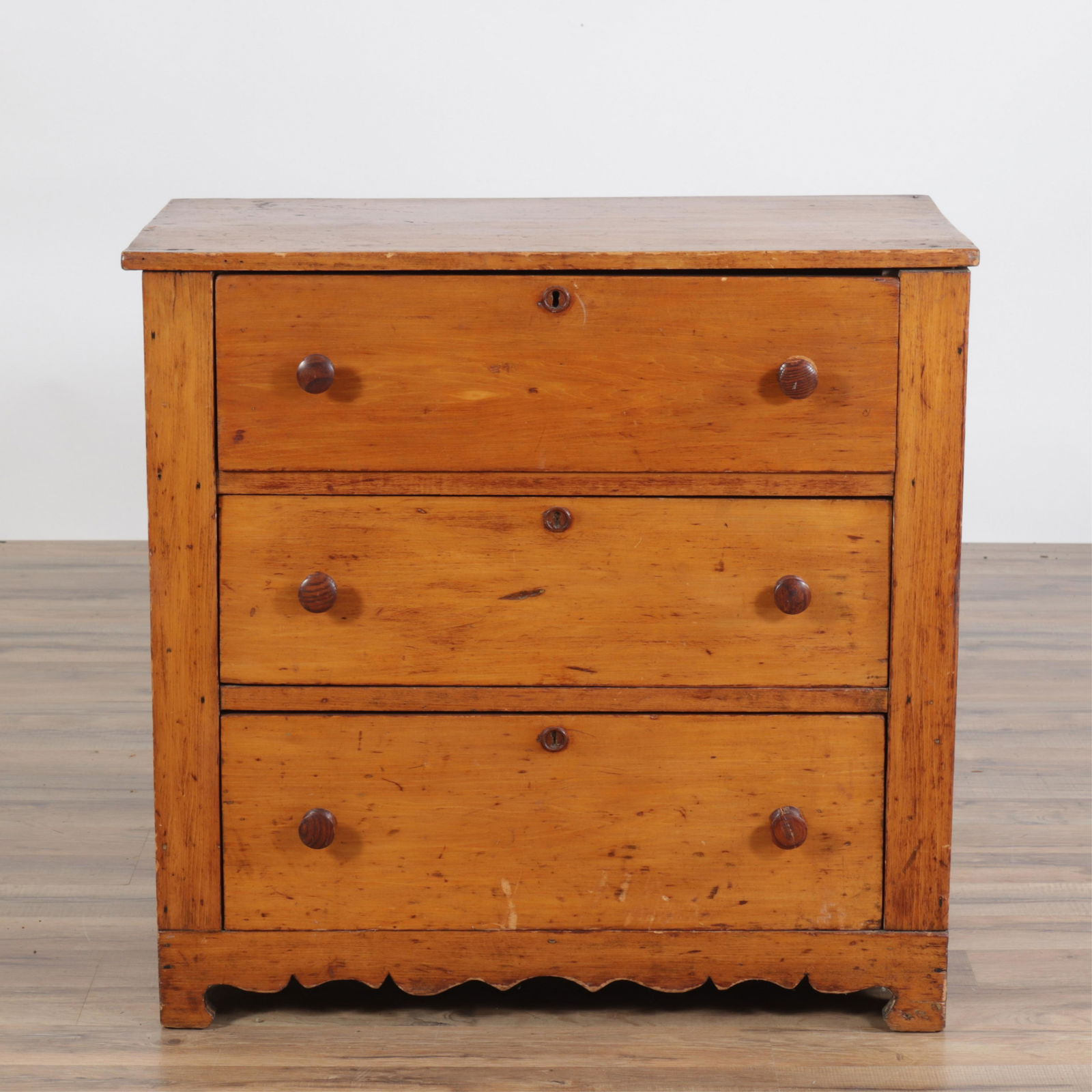 American Pine Chest of Drawers (1 of 10)