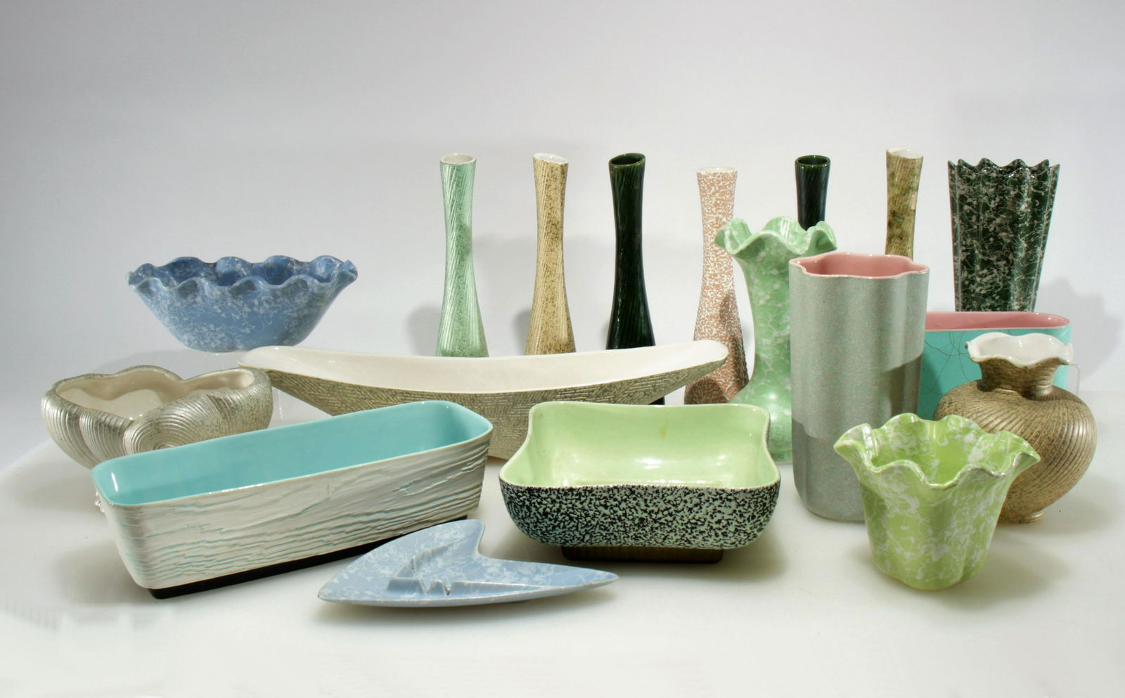 Shawnee Pottery Tableware (1 of 11)