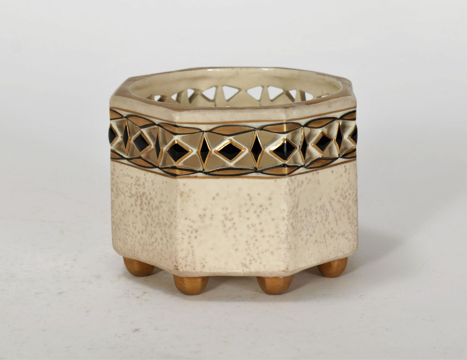 Ernst Wahliss - Amphora Pottery Coupe: Ernst Wahliss Amphora Pottery Coupe, Early 20th C., incised 9596 Dimensions: 3.5" H Property from the Estate of John 'Parker' Prindle, JR., Boston, MA.