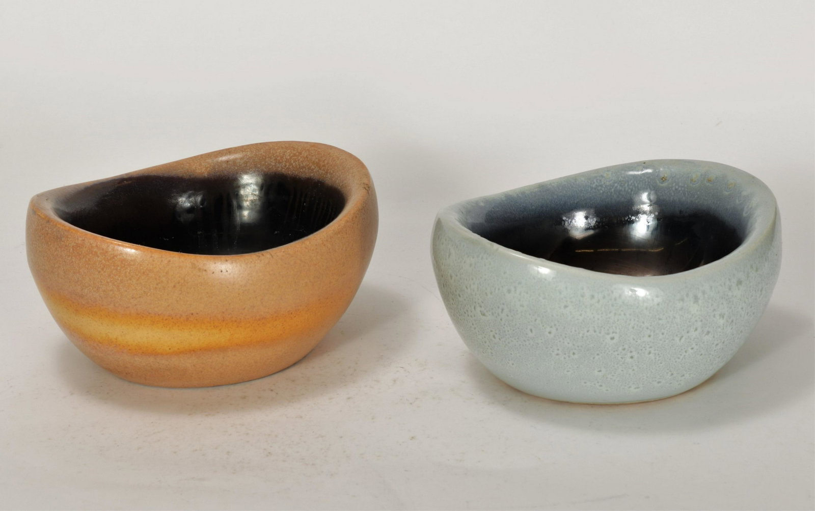 Russel Wright for Bauer - Two Pottery Bulb Bowls (1 of 6)