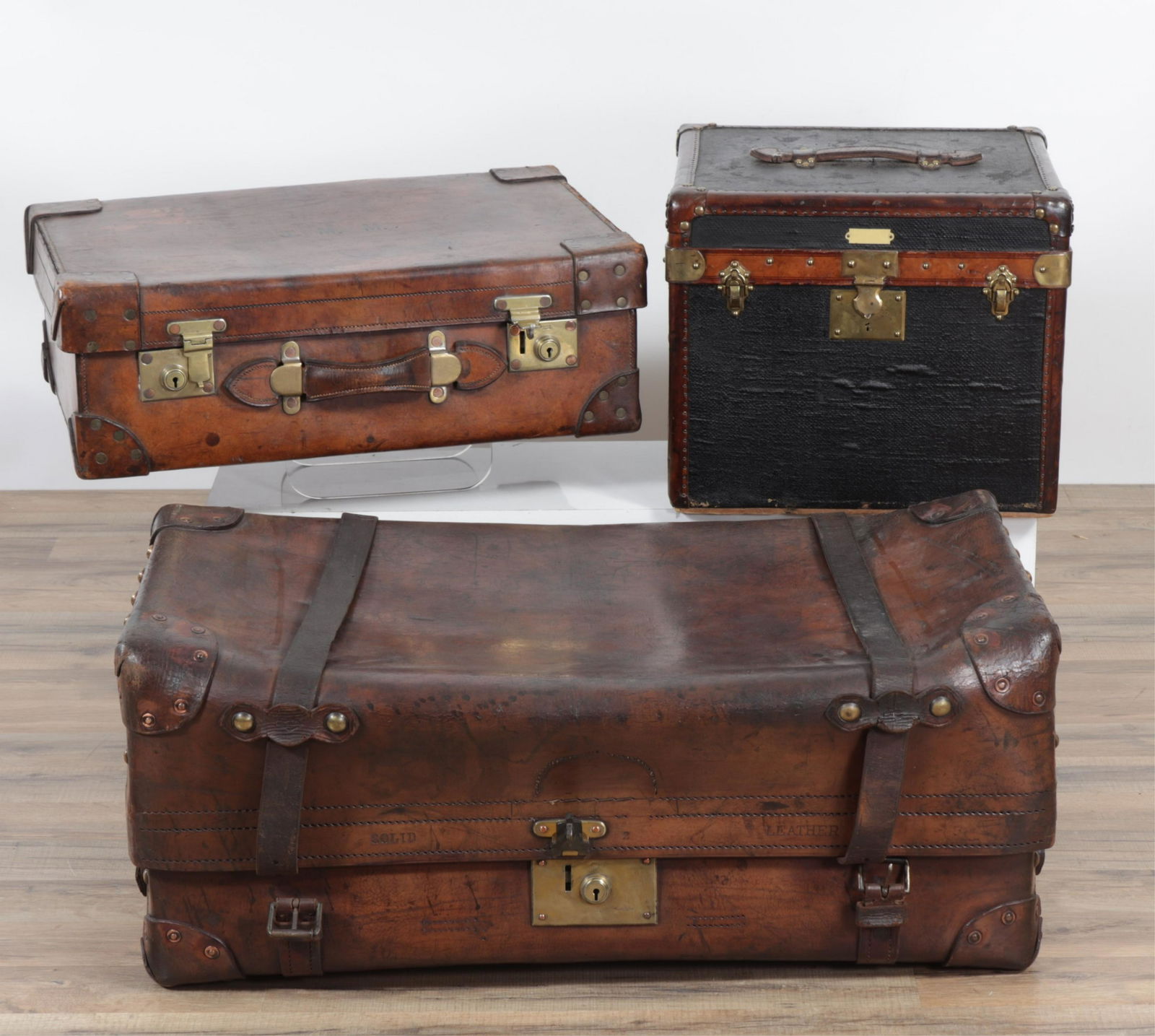 Vintage Leather Trunks, Cases (1 of 14)