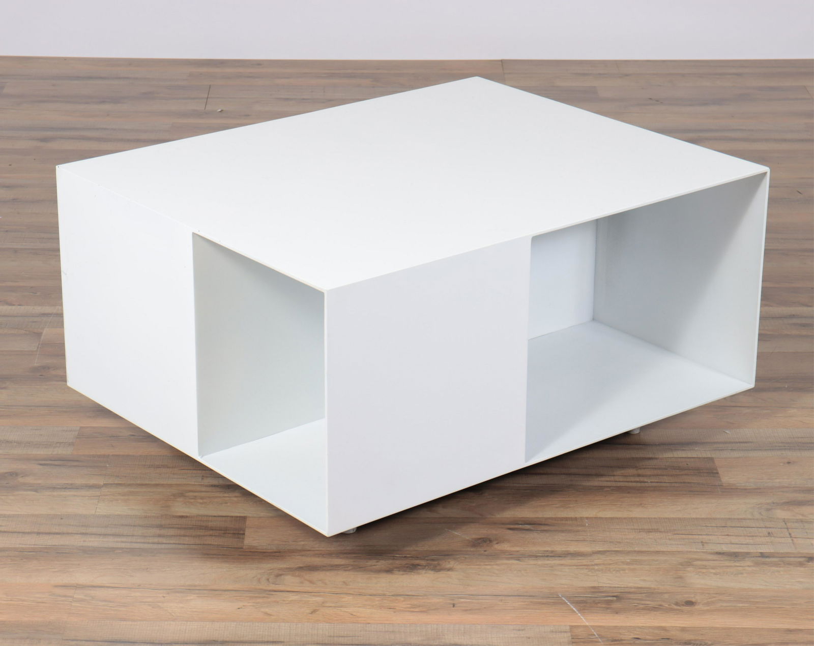Modern White Lacquered Steel Coffee Table (1 of 5)