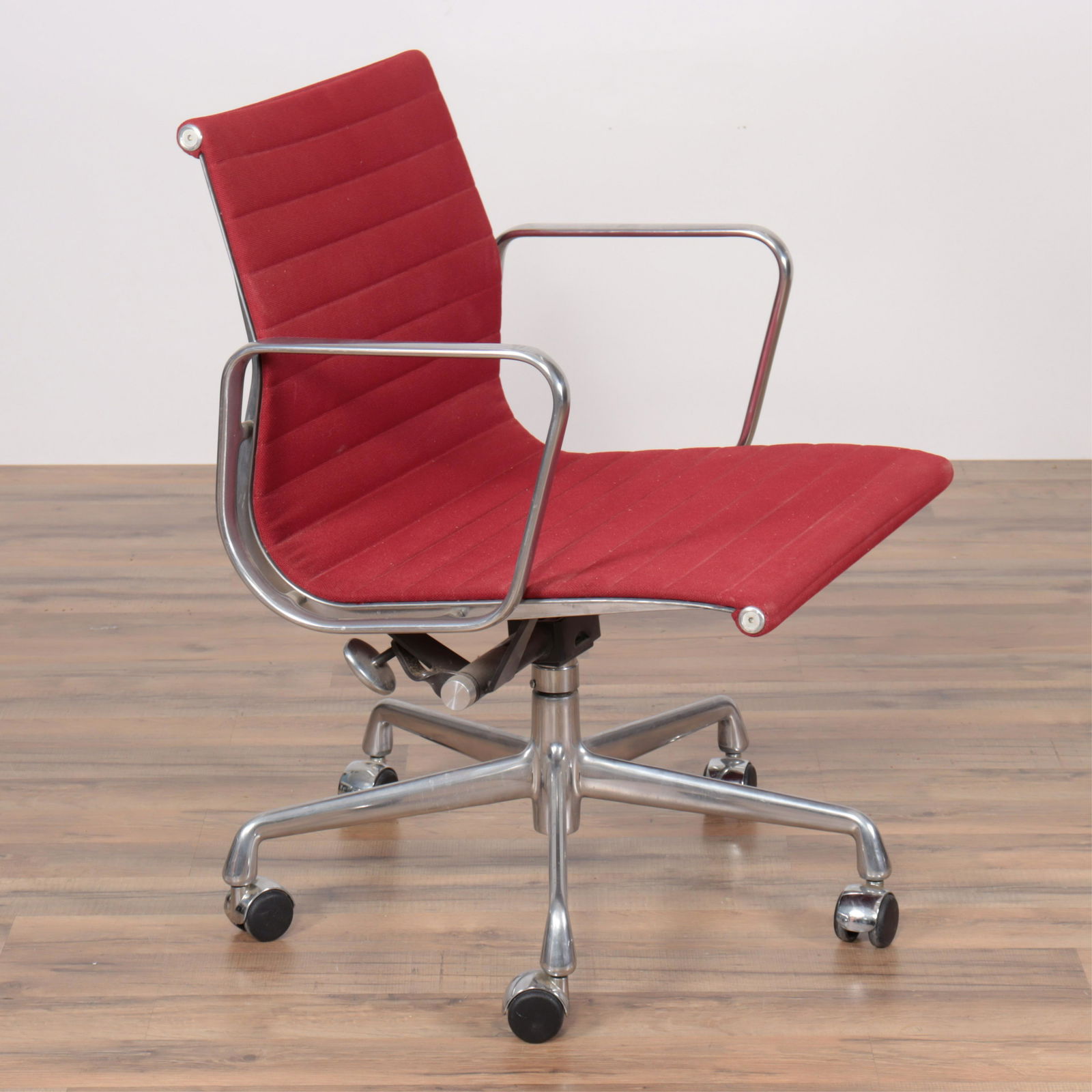 Charles & Ray Eames - EA335 Desk Chair (1 of 6)