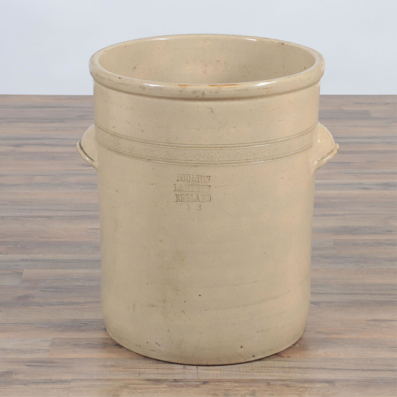 Doulton Lambeth Large Cream Ware Crock (1 of 5)