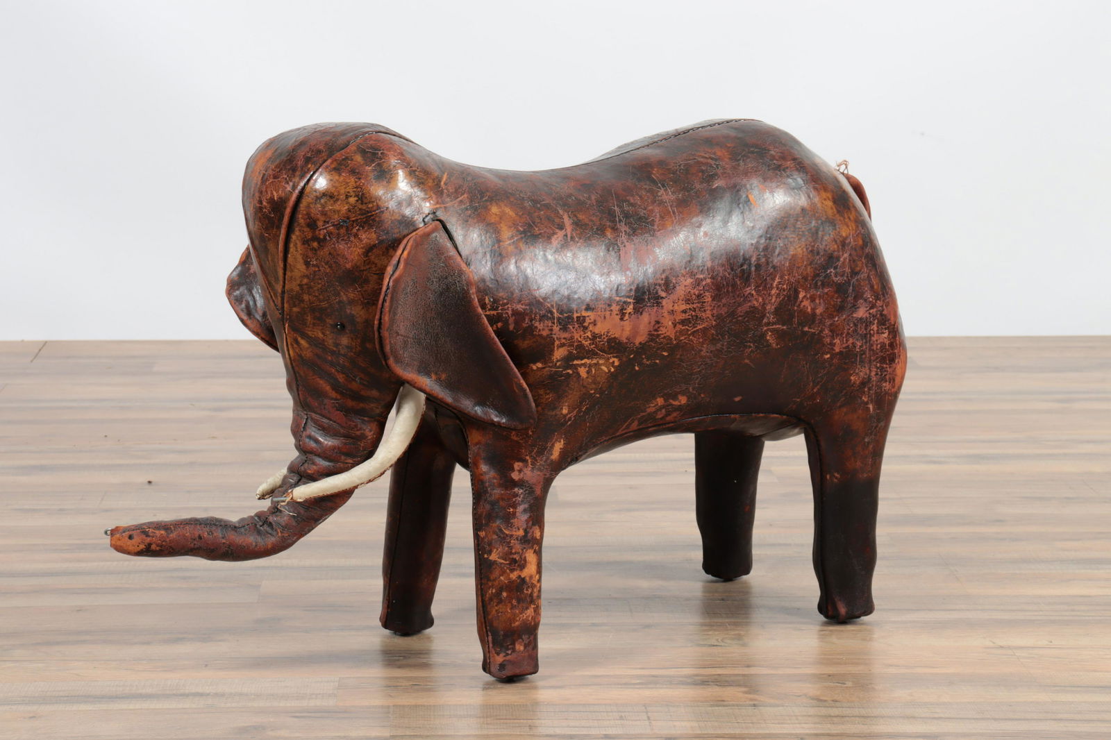 Dimitri Omersa, Abercrombie - Leather Elephant (1 of 6)
