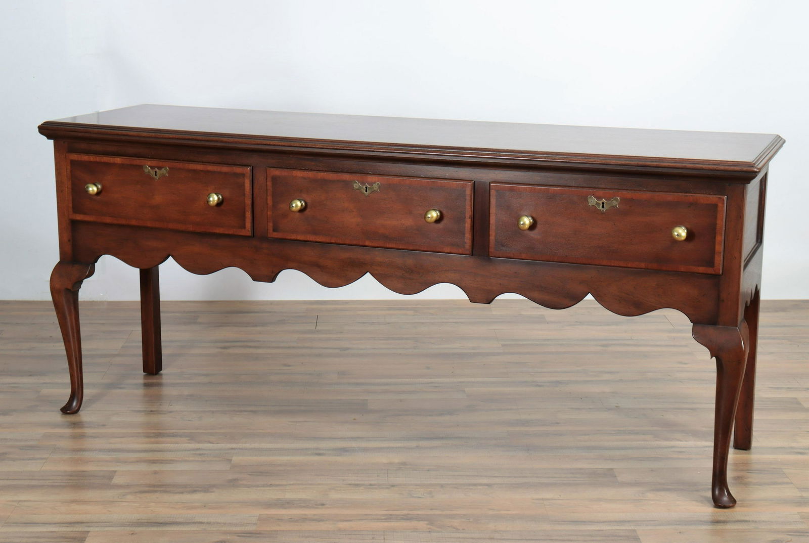 Kittinger - Colonial Williamsburg Style Dresser (1 of 7)