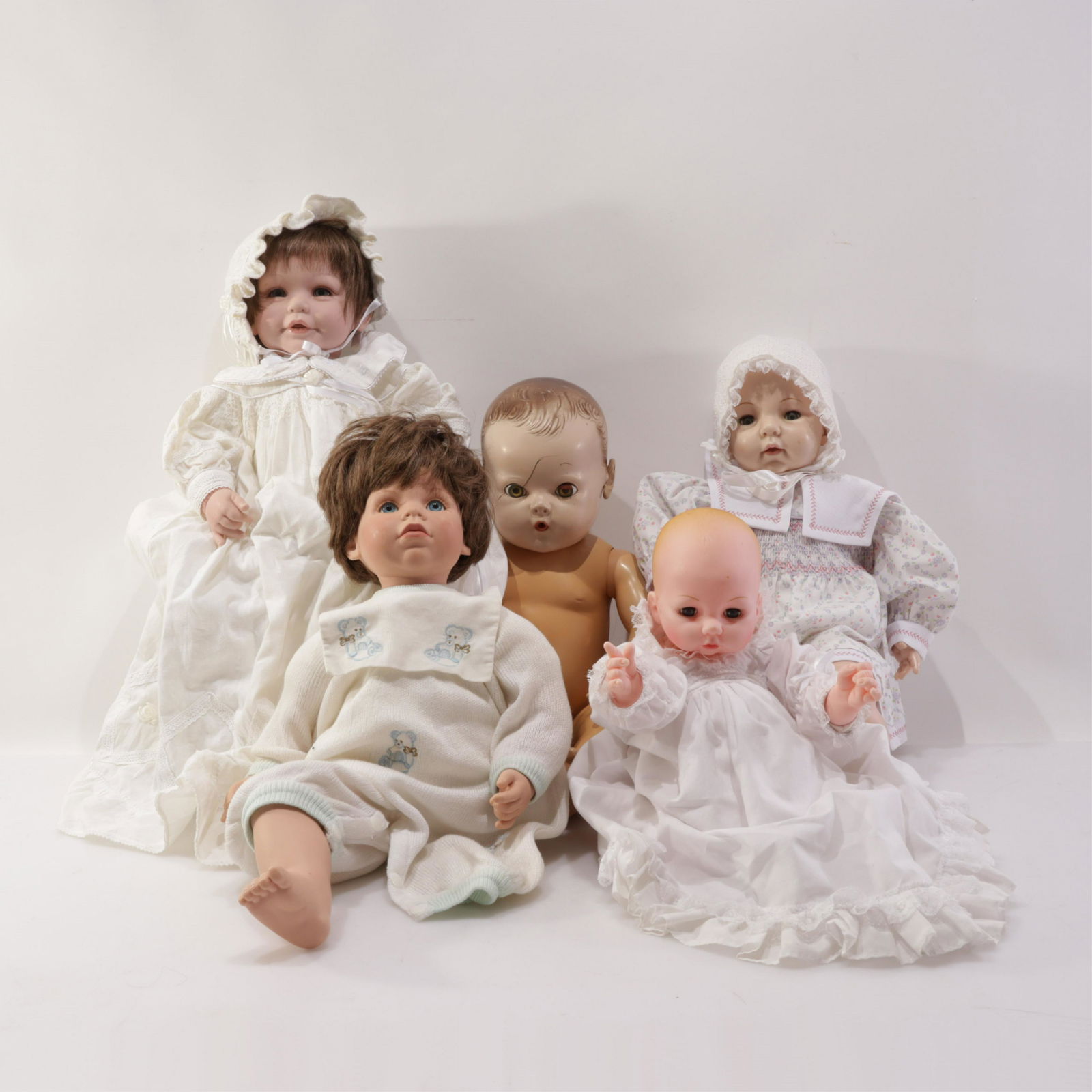 Modern Dolls: 5 Modern Dolls, EFF-AN-BEE, Alexandrir & Jason Wakeer, Adora Dimensions: Largest 23" H