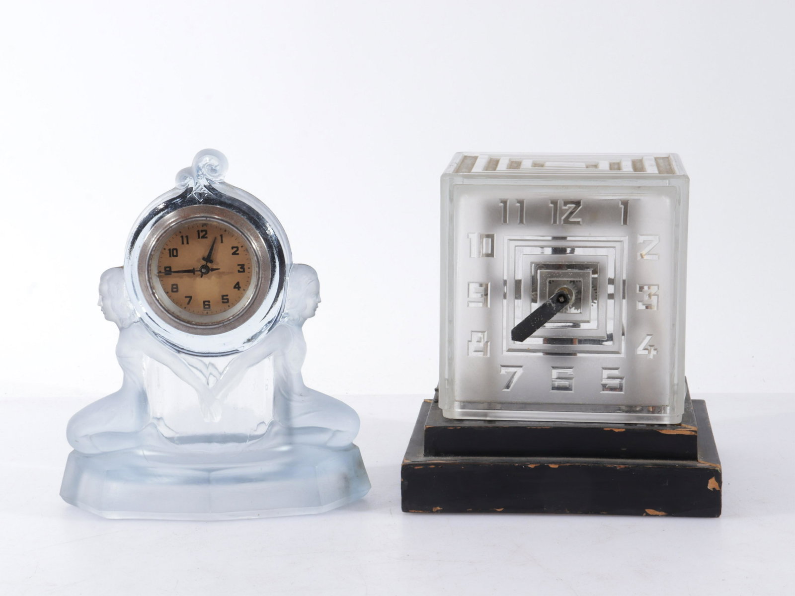 2 Art Deco Glass Clocks (1 of 11)
