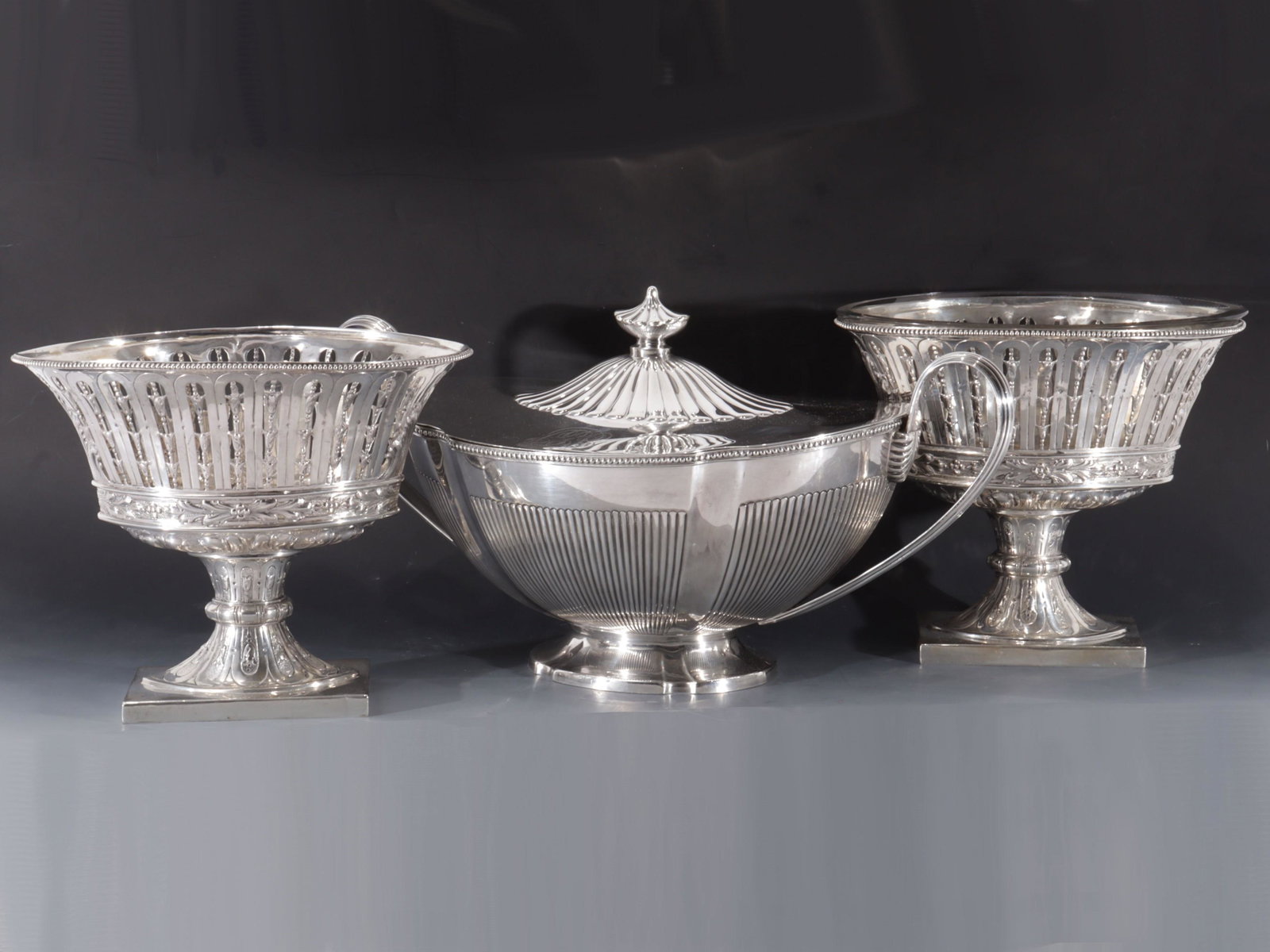 Three Silverplate Serving Pieces, Gorham (1 of 9)