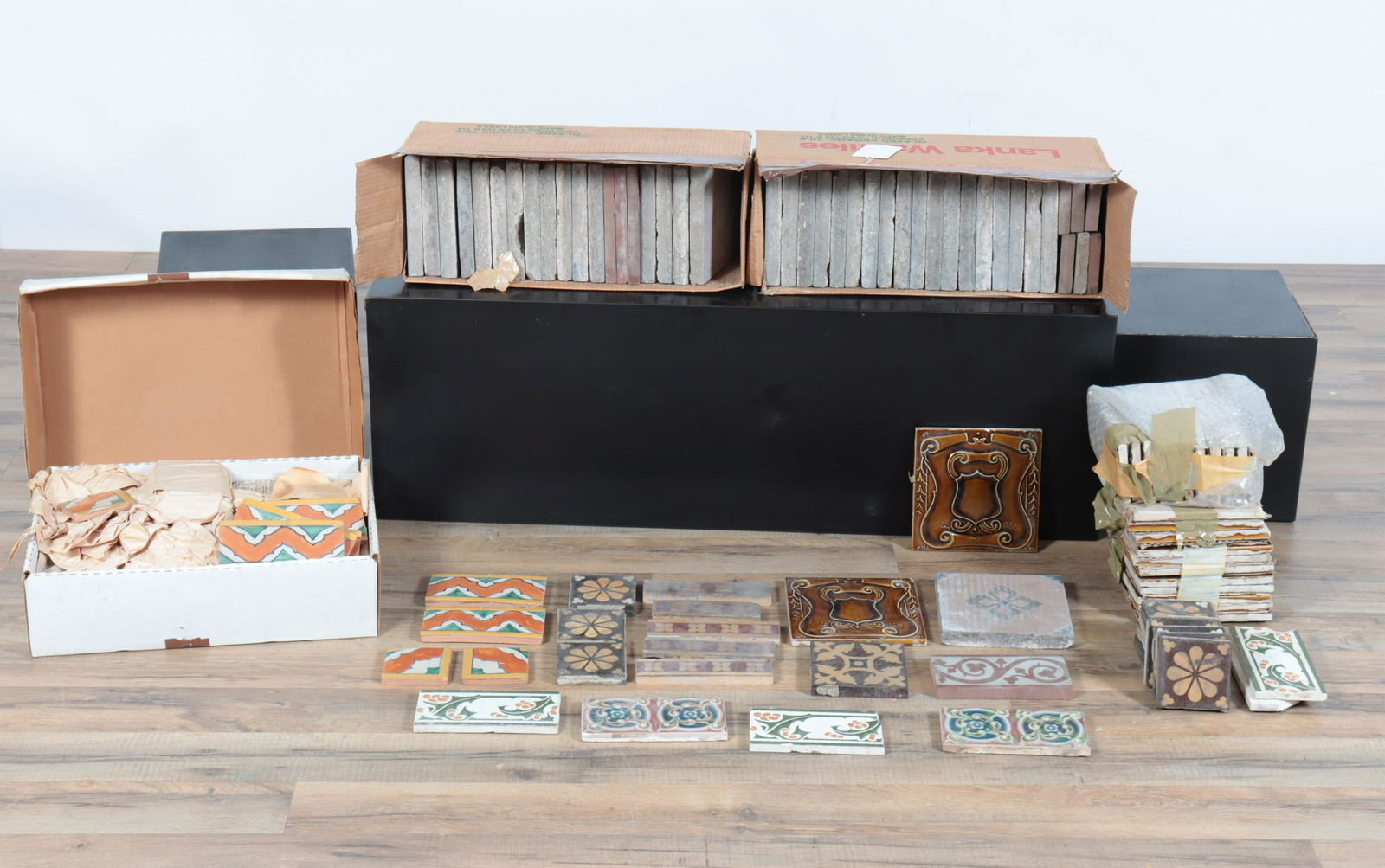 4 Boxes Victorian Pottery Tiles (1 of 5)