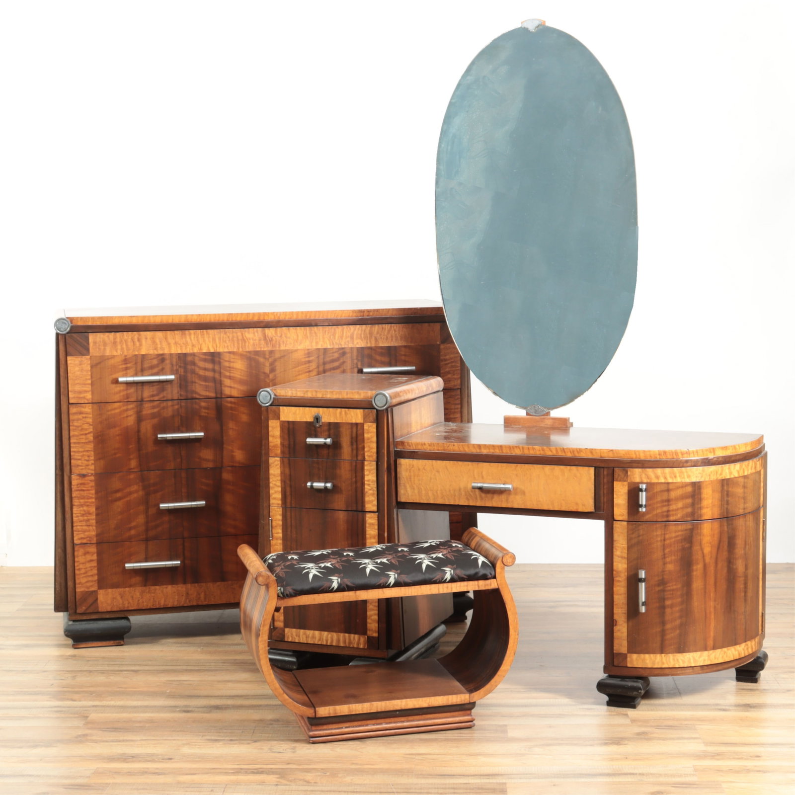 Williamsport Furniture Co. Bedroom Suite: Williamsport Furniture Co. Bedroom Suite, circa 1930. Chest 36.75" H x 46.25" W x 19.25" D