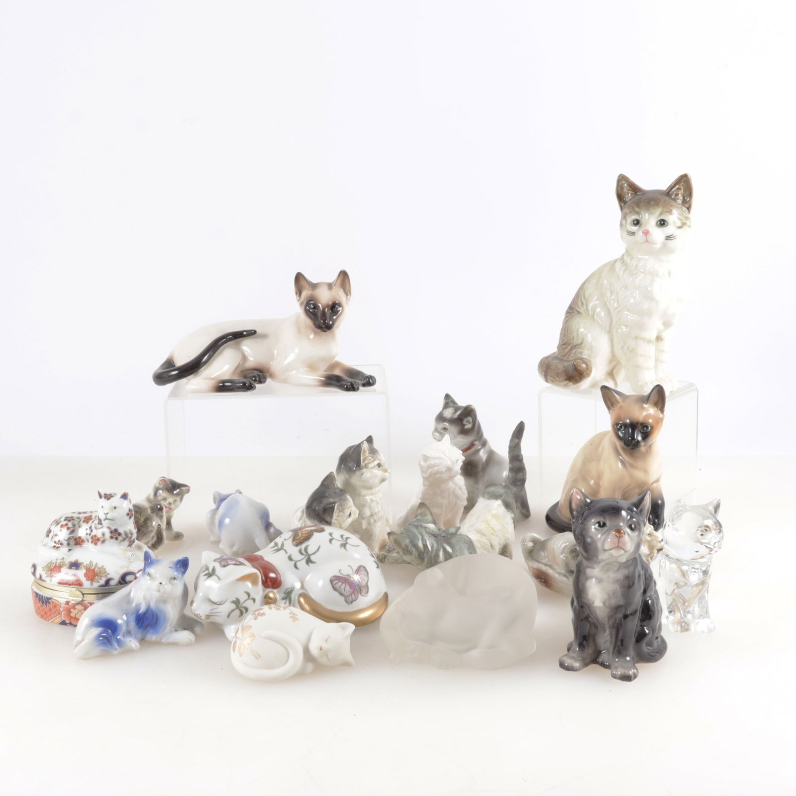 Cat Figurines collection (1 of 4)