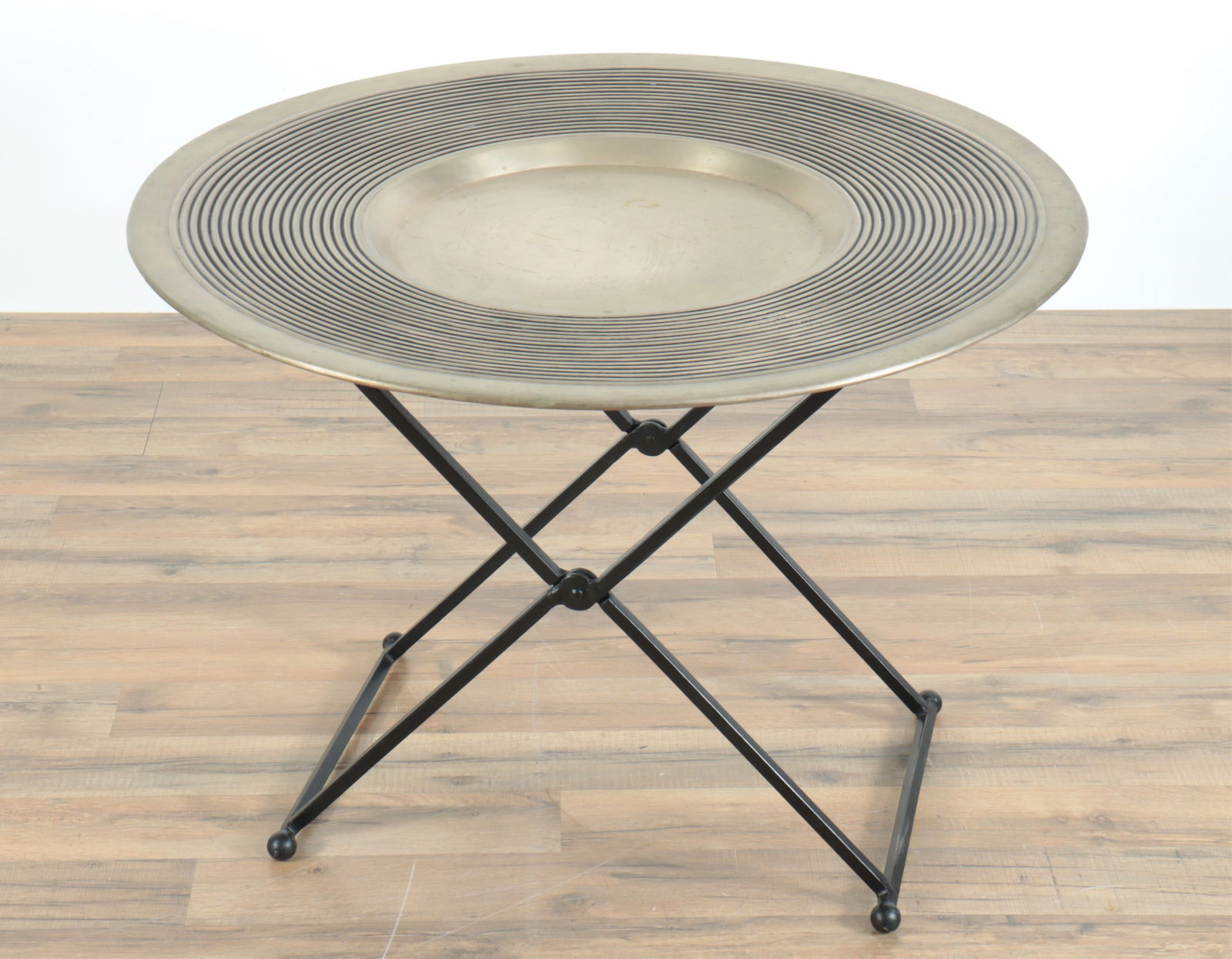 Contemporary Metal Tray Table (1 of 5)