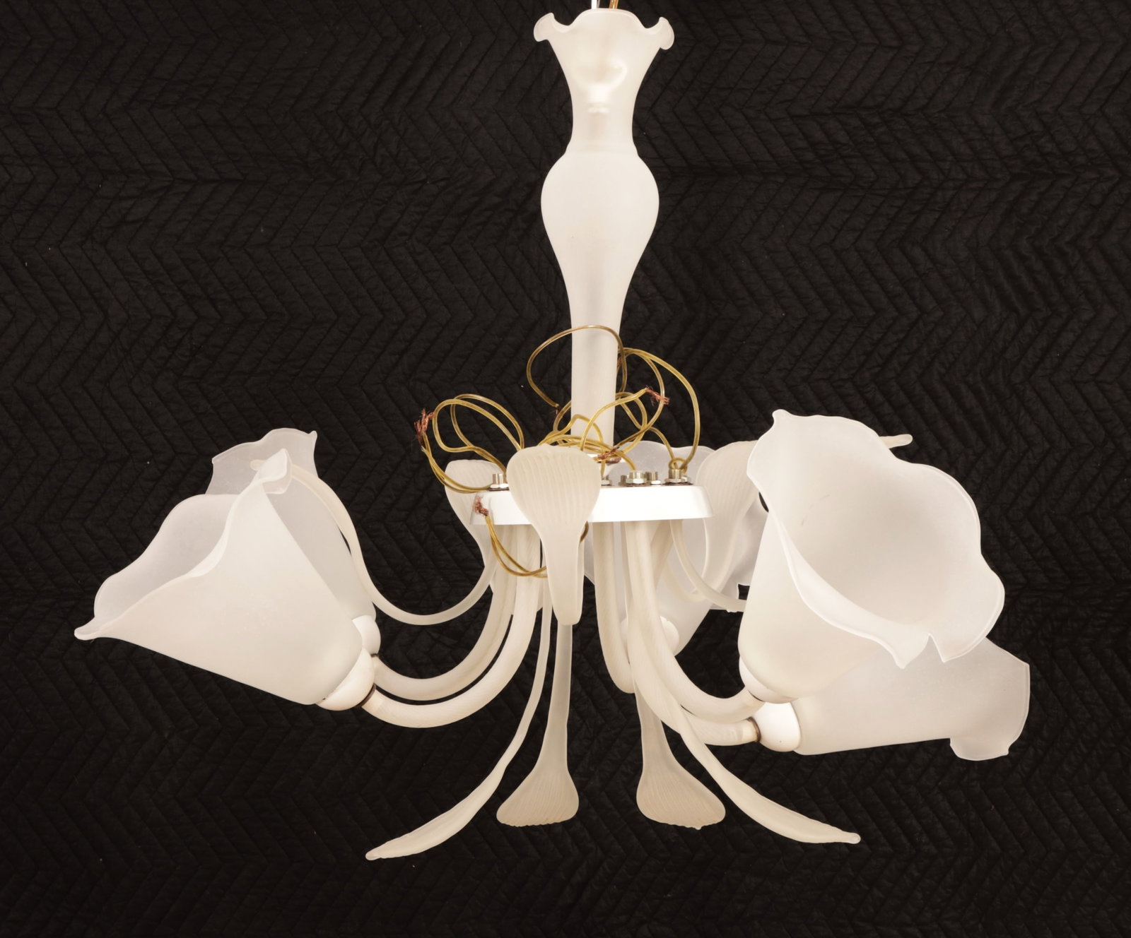 Venetian Frosted Glass Chandelier: Venetian Frosted Glass Chandelier 19" H x 18" W