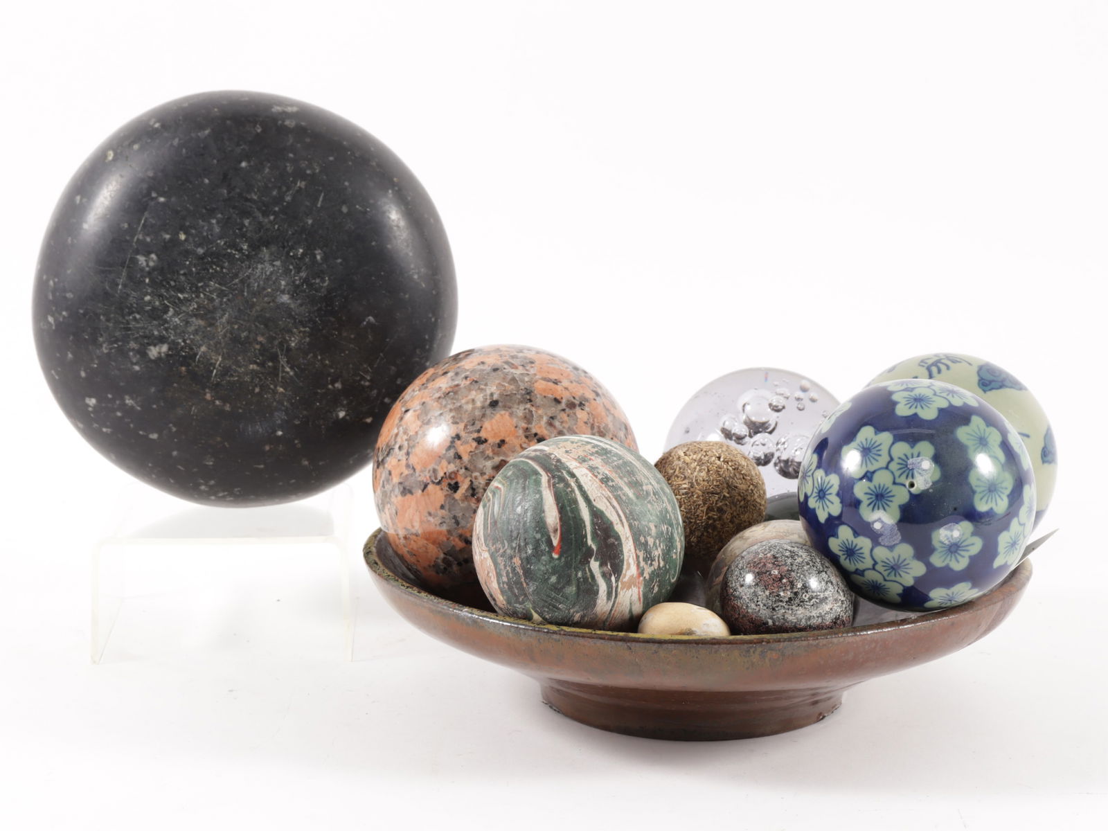 Art Pottery Bowl & Decorative Eggs/Balls (1 of 7)