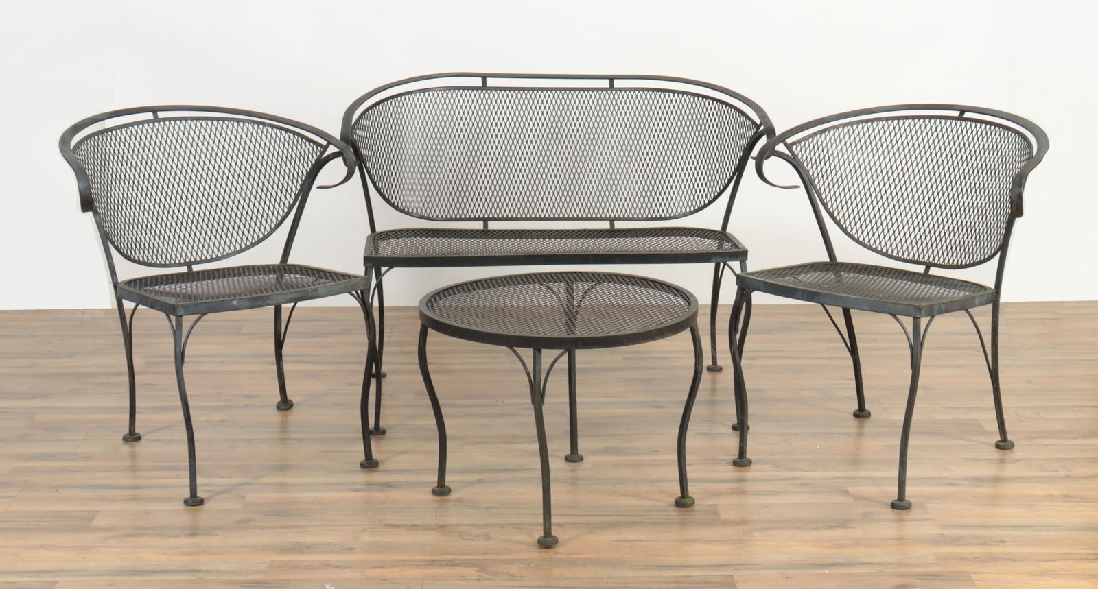 Woodard Black Iron Outdoor Suite (1 of 5)