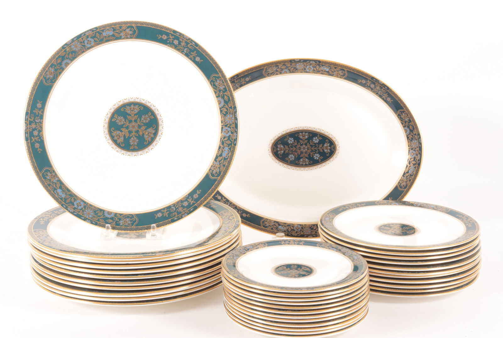 Royal Doulton Carlyle Partial Dinner Service (1 of 5)