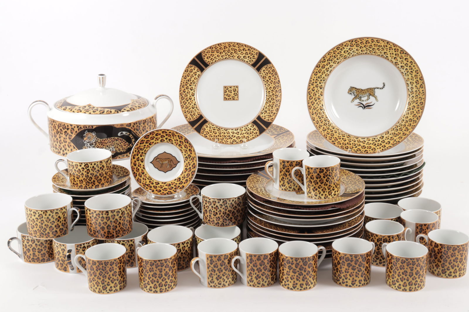 Lynn Chase 'Amazonian Jaguar' Service for 12 (1 of 13)