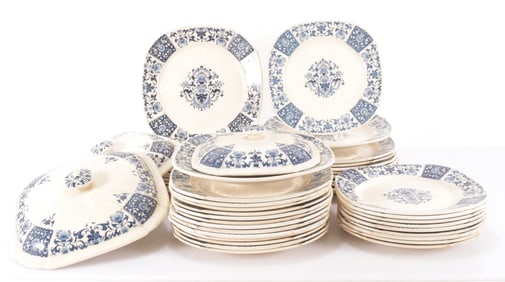 Gien (France) Ibis Bleu Partial Dinner Service