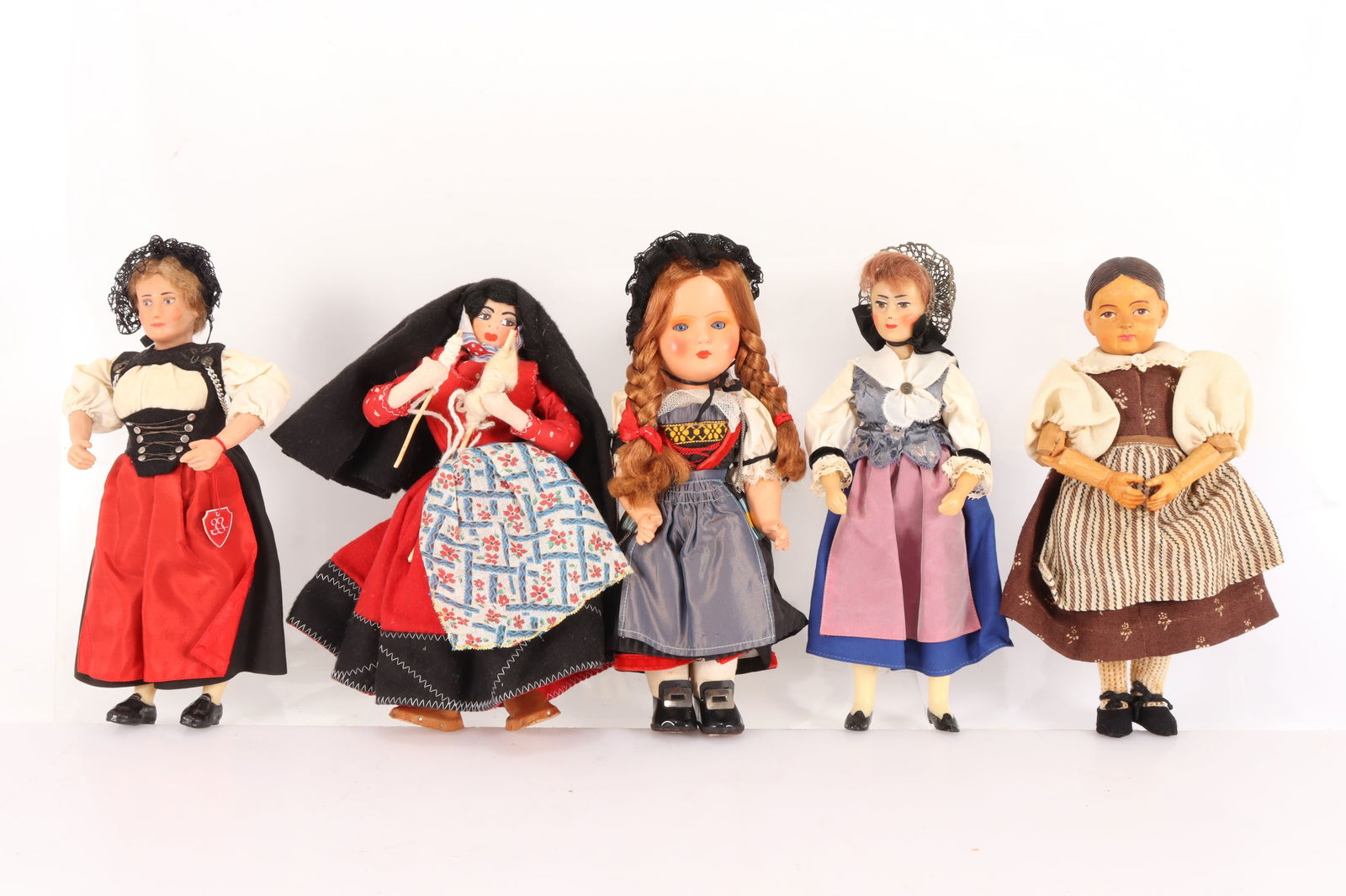 5 Dolls Made in Switzerland (1 of 7)
