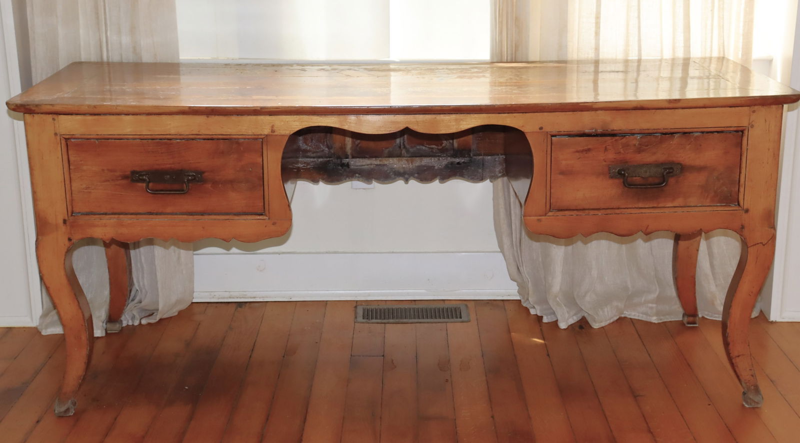 French Provincial Cherry Bureau Plat (1 of 19)