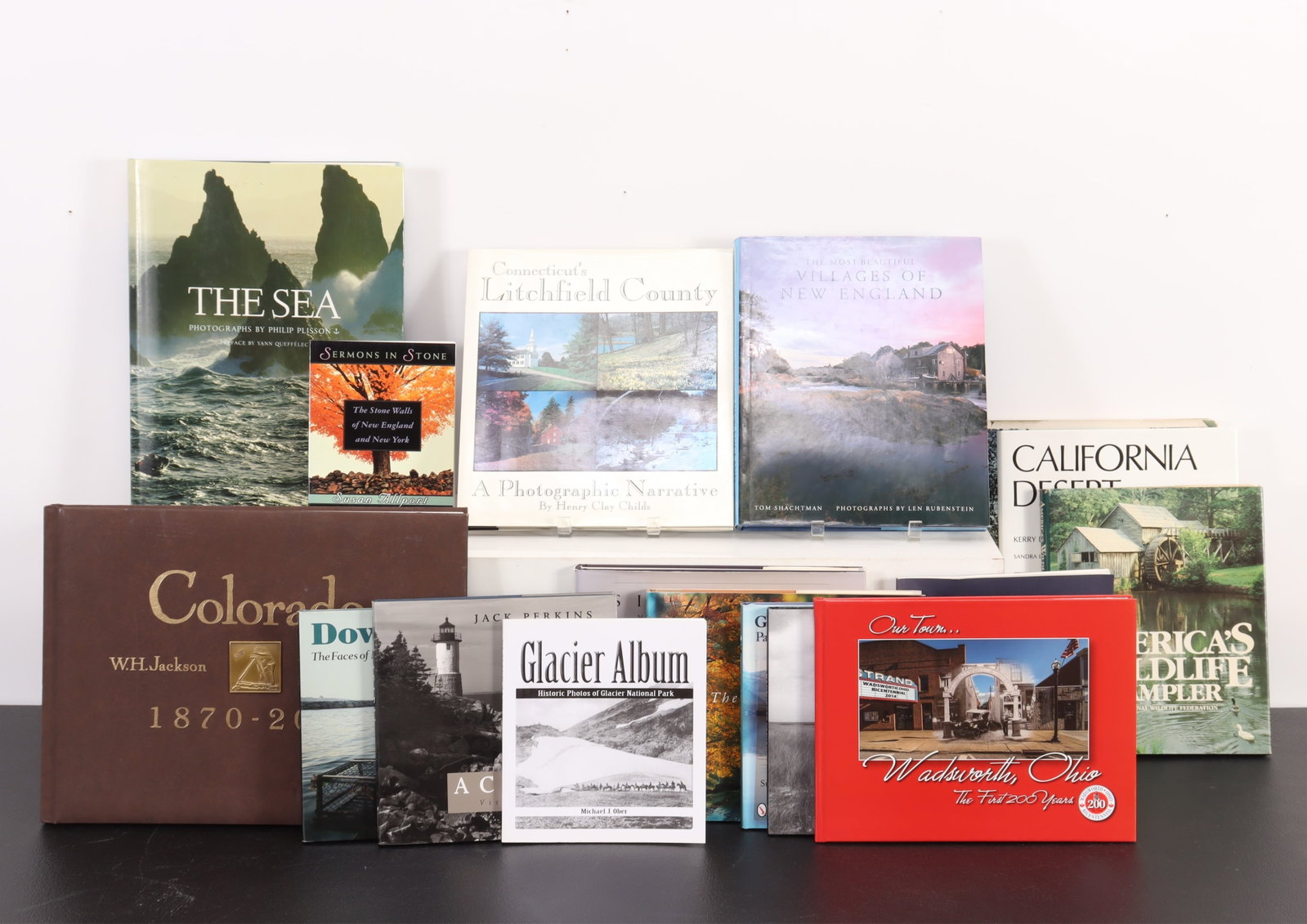 Asst Books - US Regions, Photos & Art (18): Assorted group of 18 books on regional US photos and art, comprising: WH Jackson & John Fielder, Colorado, 1870-2000 (Westcliffe Publ, 1999); Eliane Georges, The Sea (Harry N. Abrams, 2002); Sandra L.