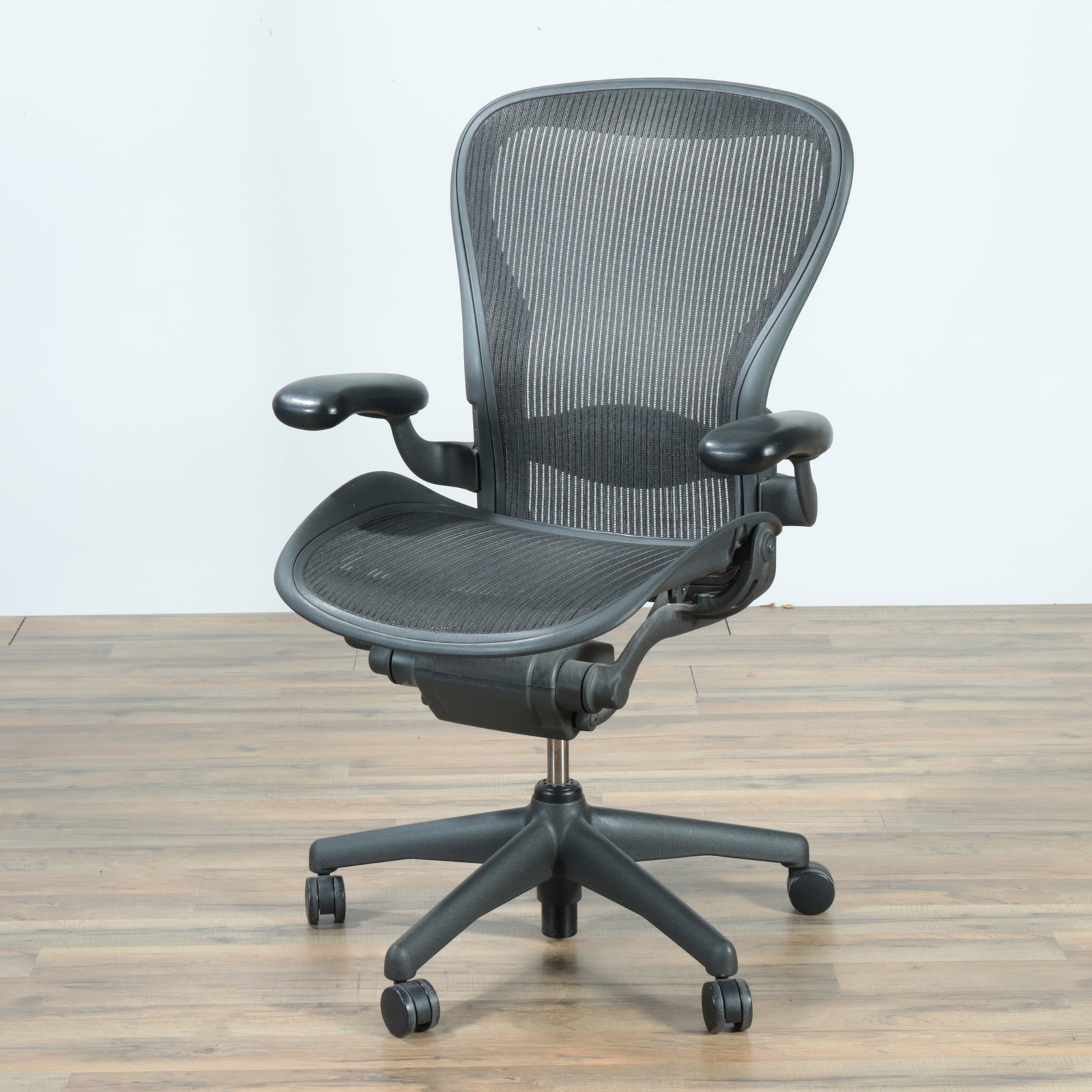 Herman Miller Aeron Chair: Herman Miller Aeron Chair, Model AE111PWC, Made in USA, 2006 Adjustable height from 38 up to 42 3/4" seat height from 17 1/2 - 22" x 27 " W x 27"D Property from a Falls Village Connecticut Home