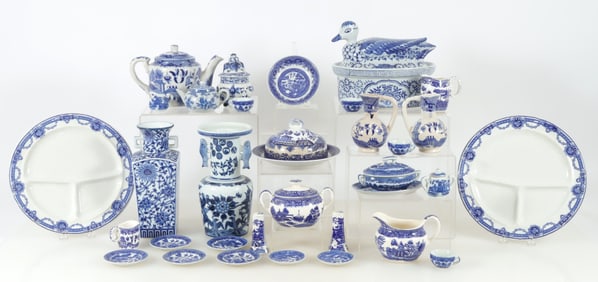 Group Blue & White Transferprinted Articles