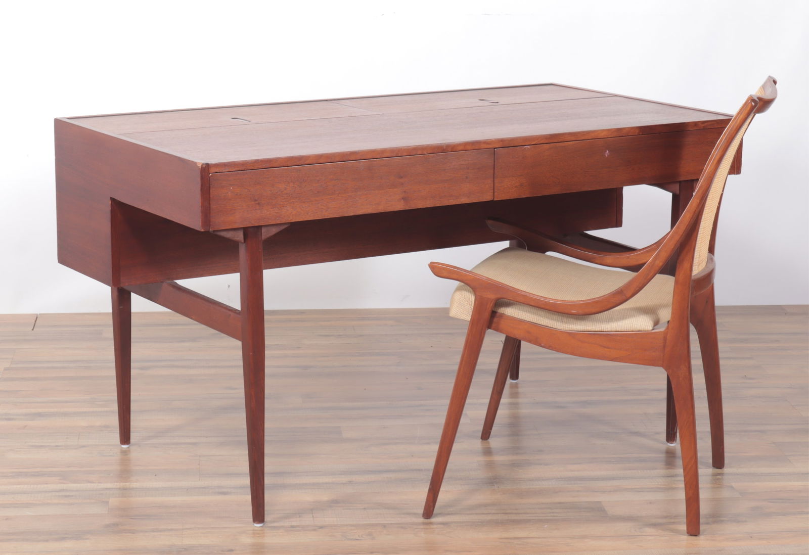 Richard Thompson for Glenn of CA - Desk and Chair (1 of 16)