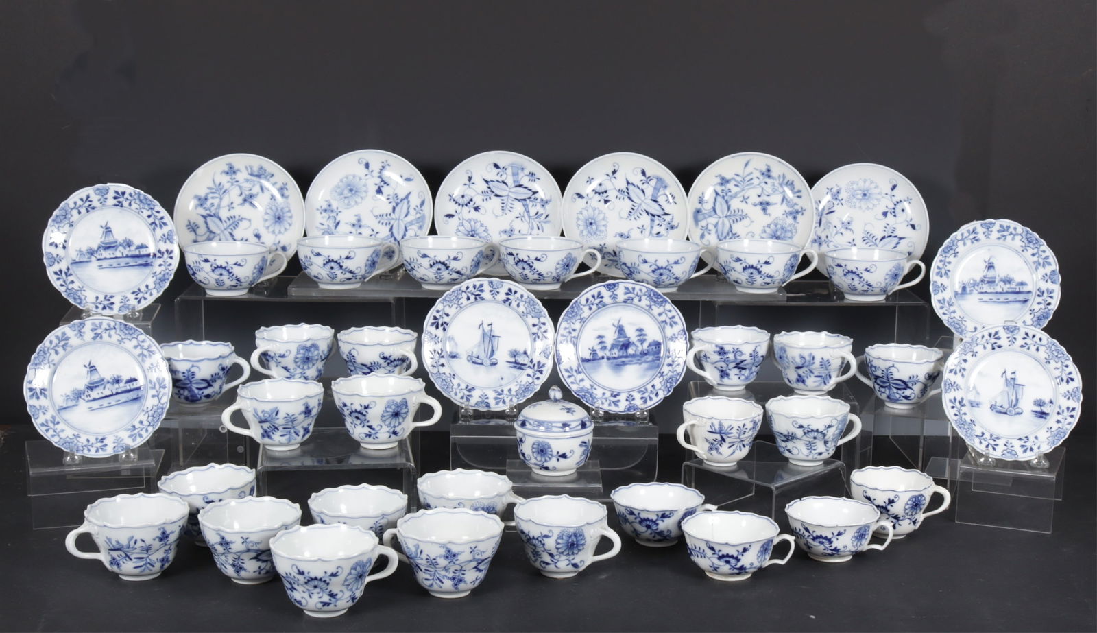 Group of Meissen Blue Onion Tableware (1 of 15)