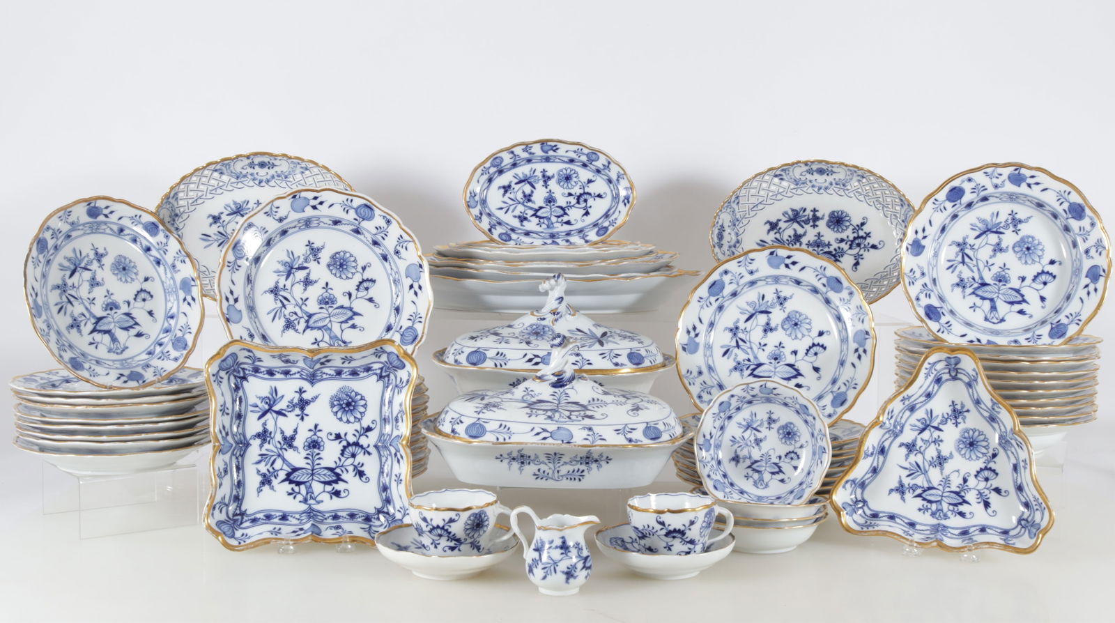 Group of Meissen Blue Onion Gilt Porcelains (1 of 7)