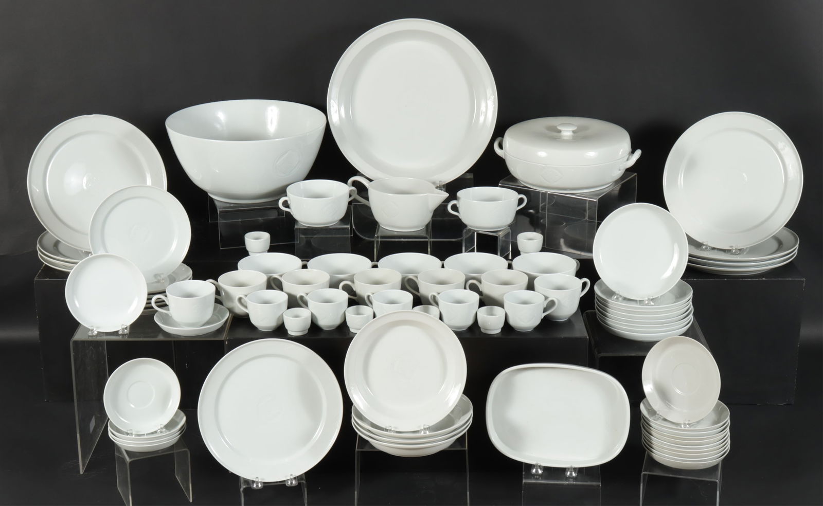 Royal Copenhagen - Gemma Partial Dinner Svc (1 of 10)