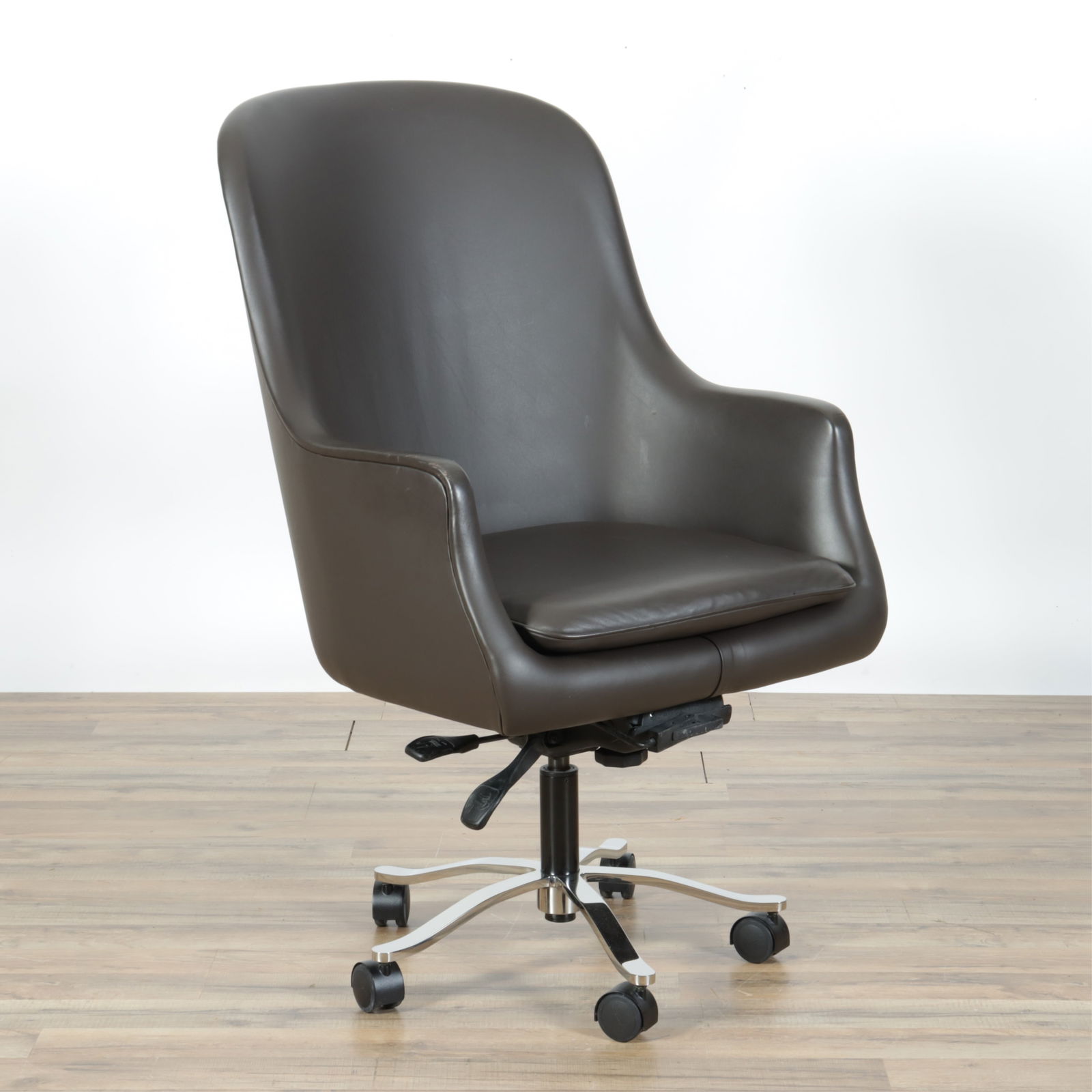 Contemporary Executive Desk Chair (1 of 7)