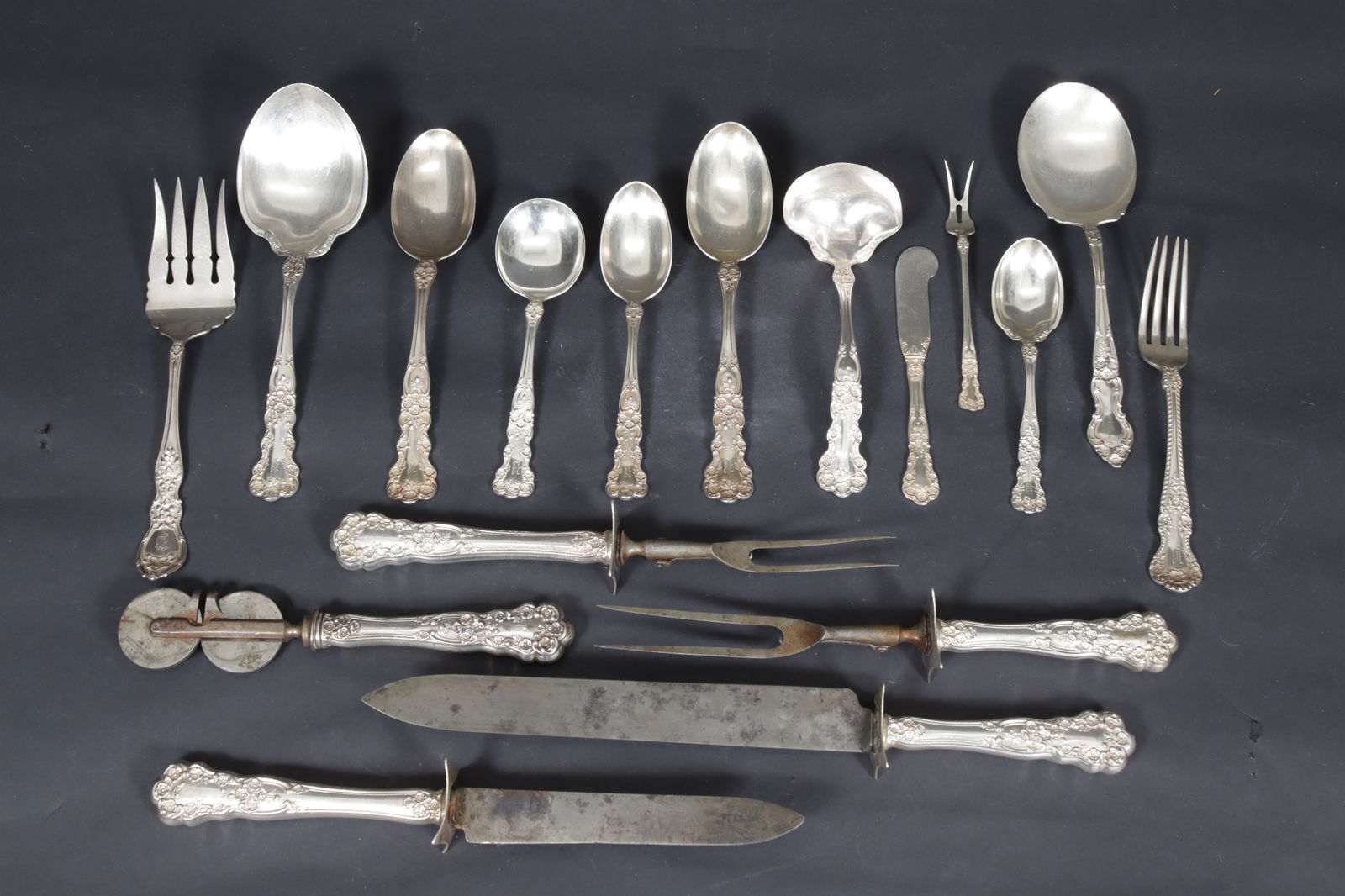 Gorham Buttercup/Cambridge Sterling Flatware: American sterling silver flatware by Gorham, includes 103 pieces of ?Buttercup? pattern, pat 1900 and 28 pieces of a similar pattern "Cambridge" pat. 1899 along with 2 associated pieces; ?Buttercup? c