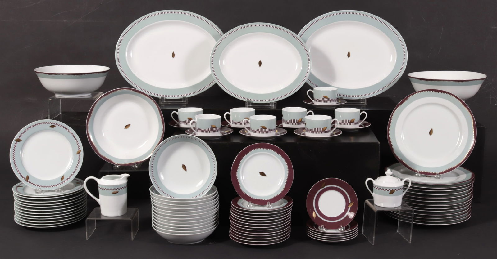 90 Pieces Bernardaud Limoges Porcelain Service (1 of 9)
