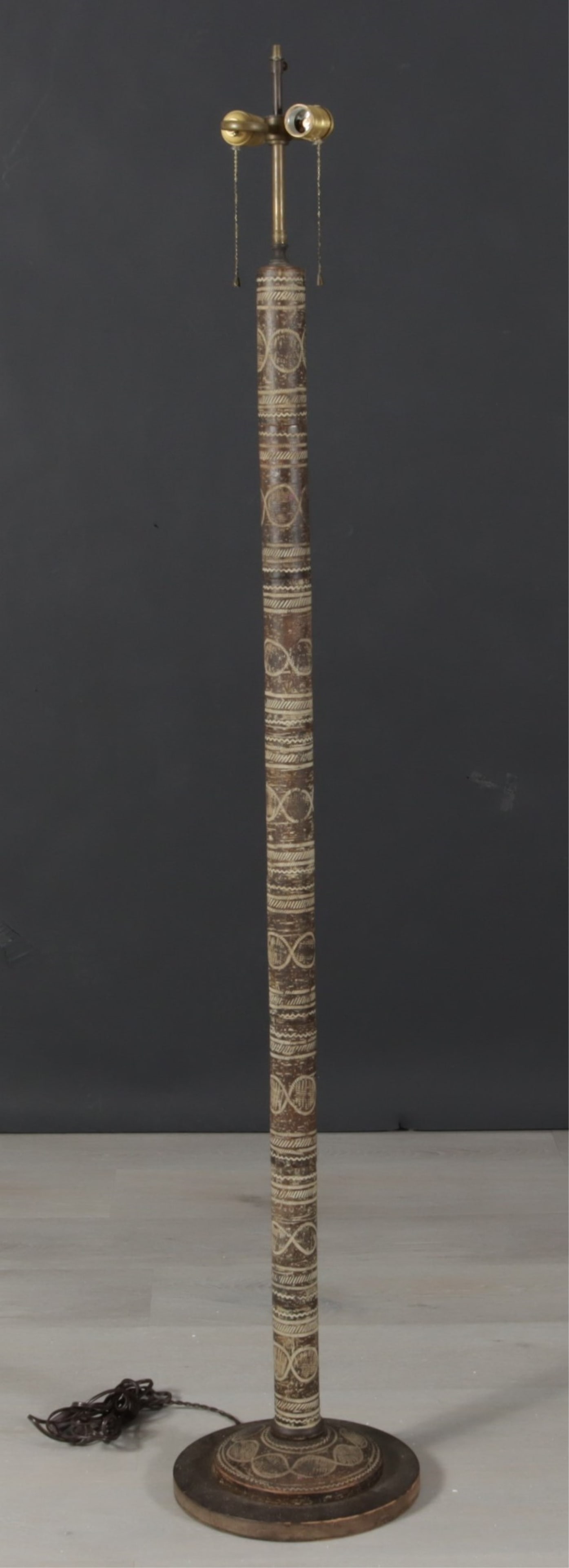 MCM Ugo Zaccagnini Sgraffito Floor Lamp: Mid Century modern Ugo Zaccagnini, Italian 1868-1937, standing floor lamp, c.1960, sgraffito design, 2 socket, metal base signed and numbered to underside, Italy, L.949 Dimensions: 62" h to top of scr