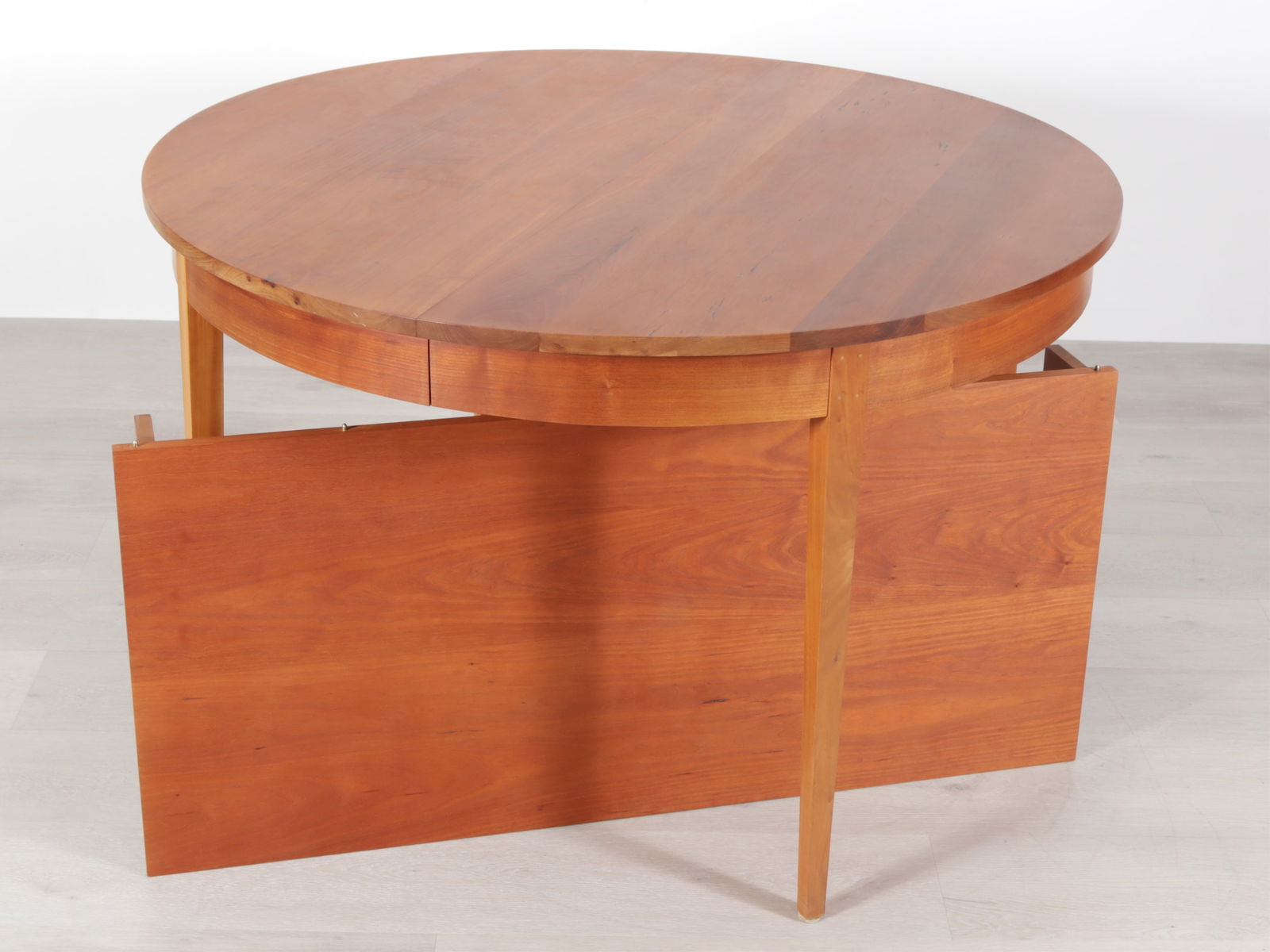 Thomas Moser Cherry Round Dining Table - 2