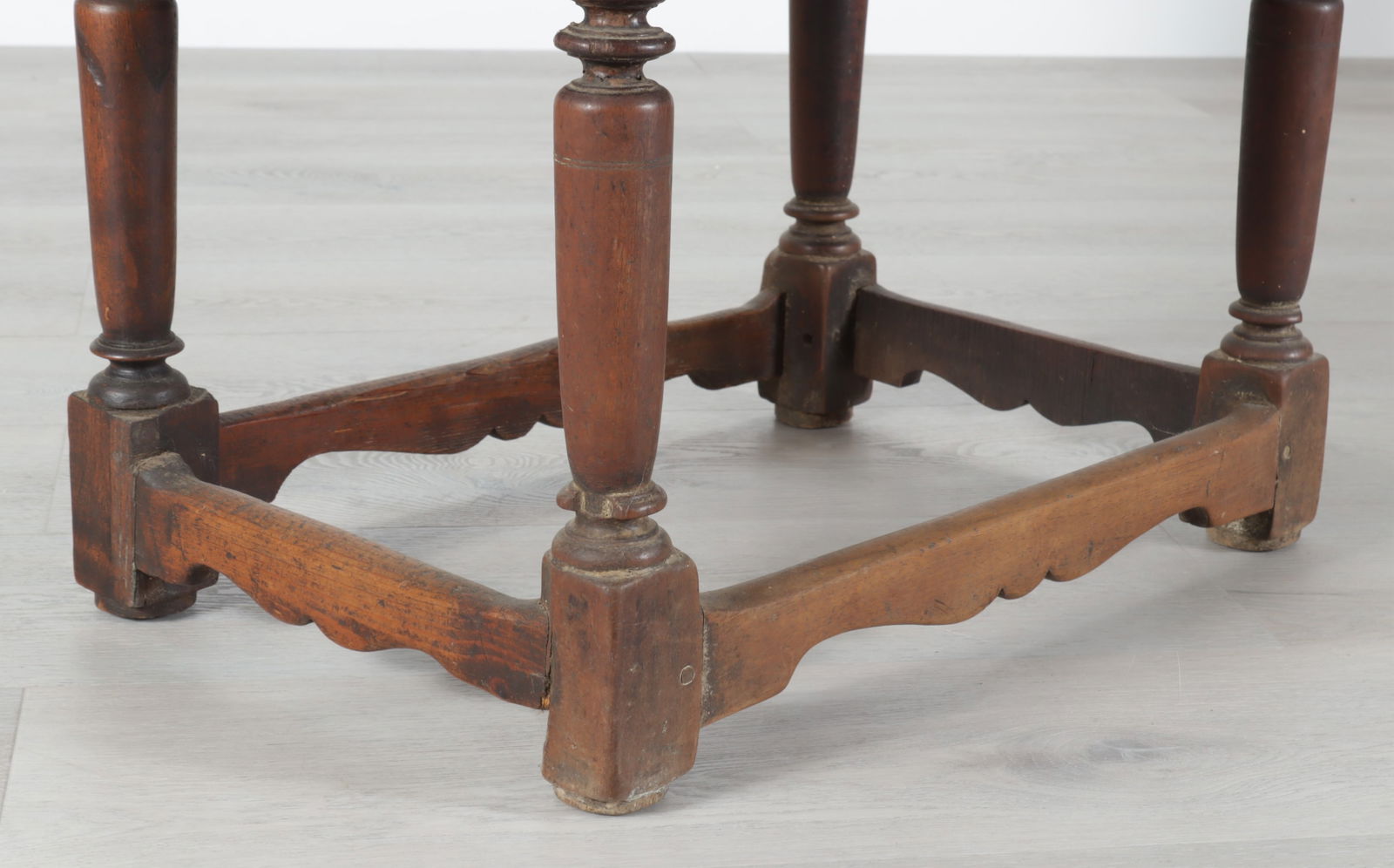 Spanish Baroque Walnut Side Table - 4